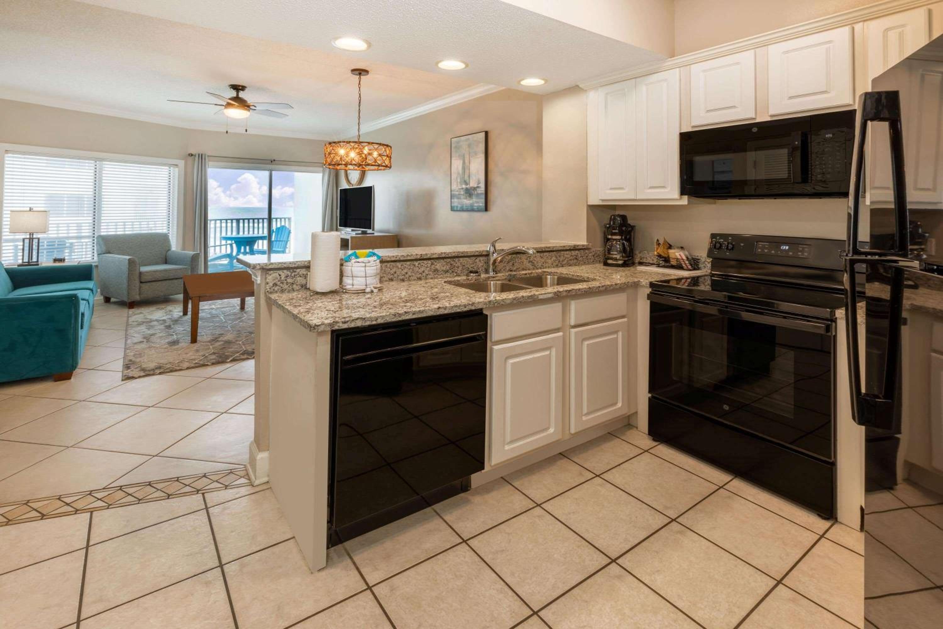 One-Bedroom King Apartment with Ocean View - Non-Smoking, photo 6