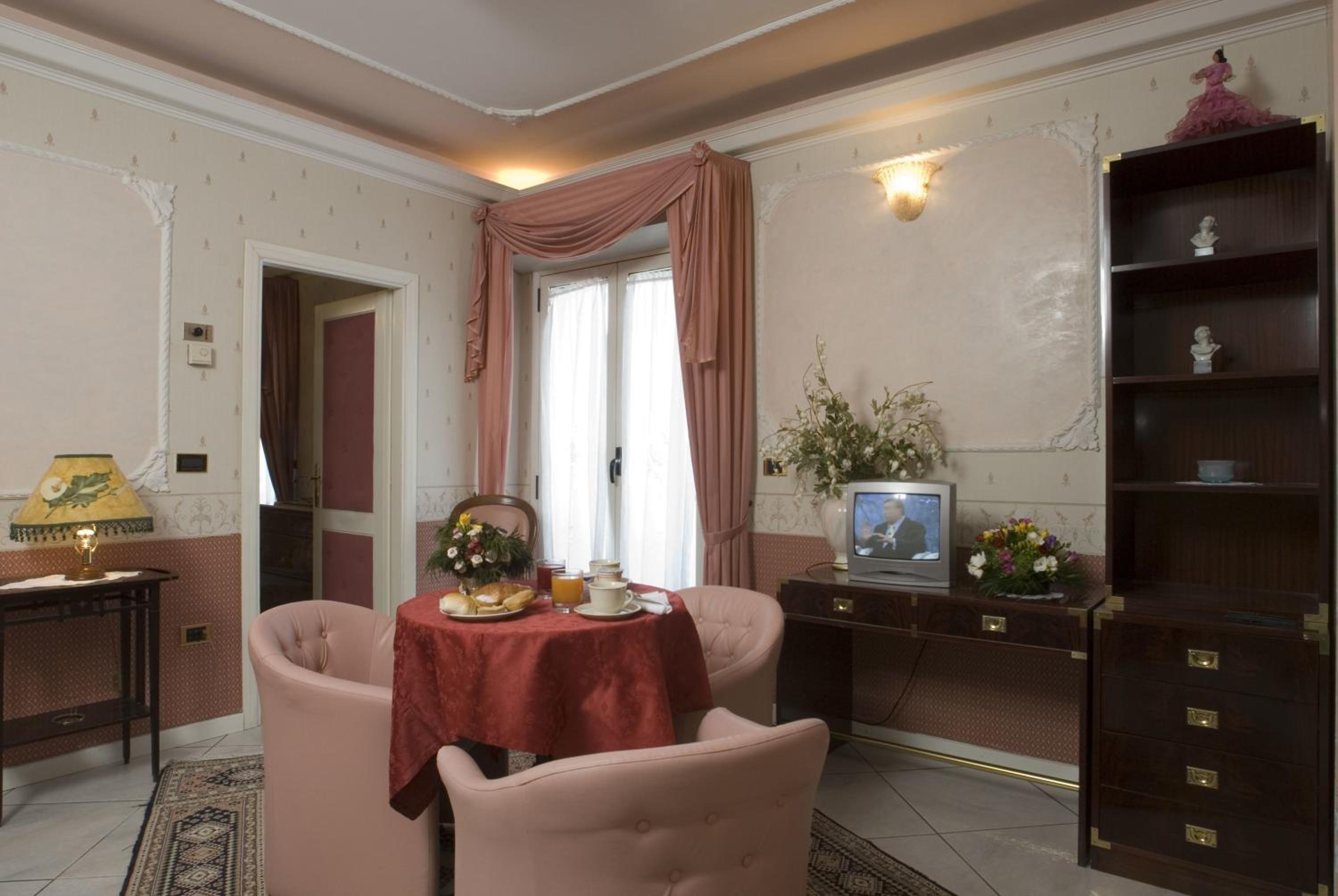 Quadruple Room - Photo 8