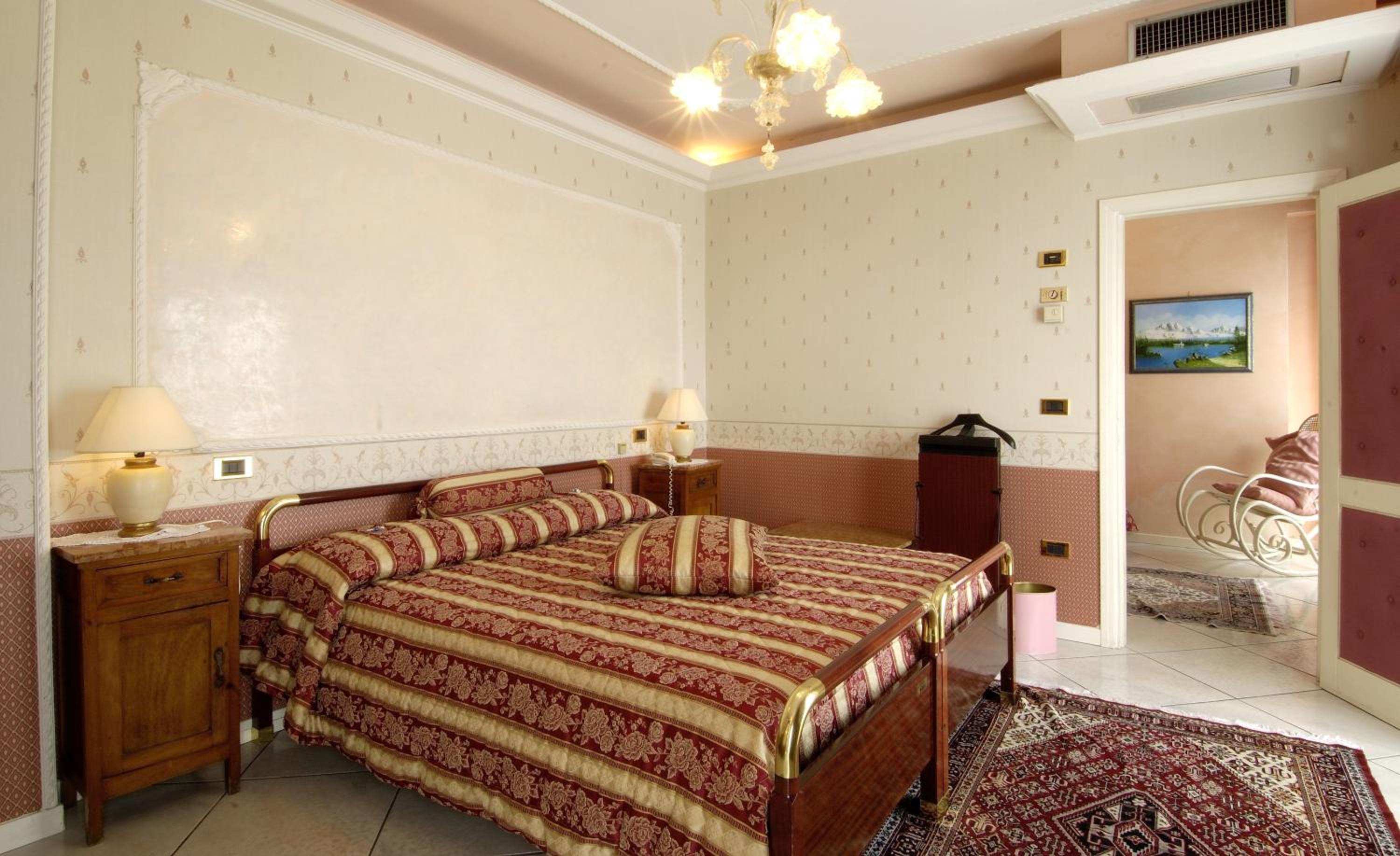 Quadruple Room - Photo 13