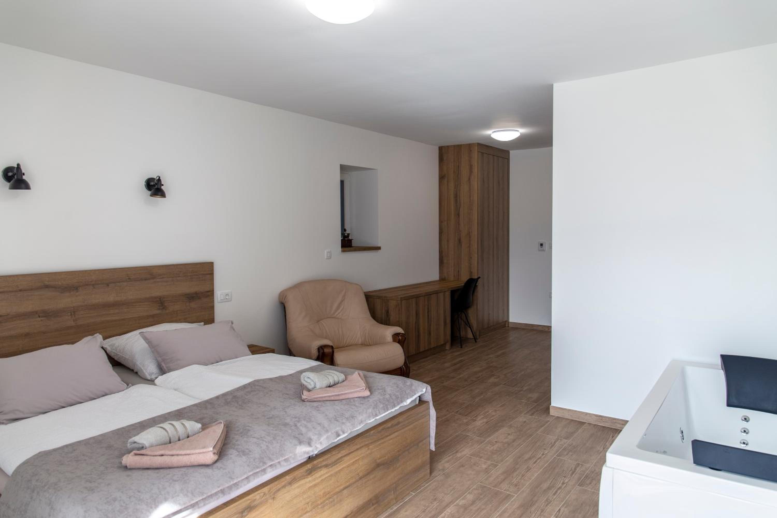 Deluxe Double Room with Bath
