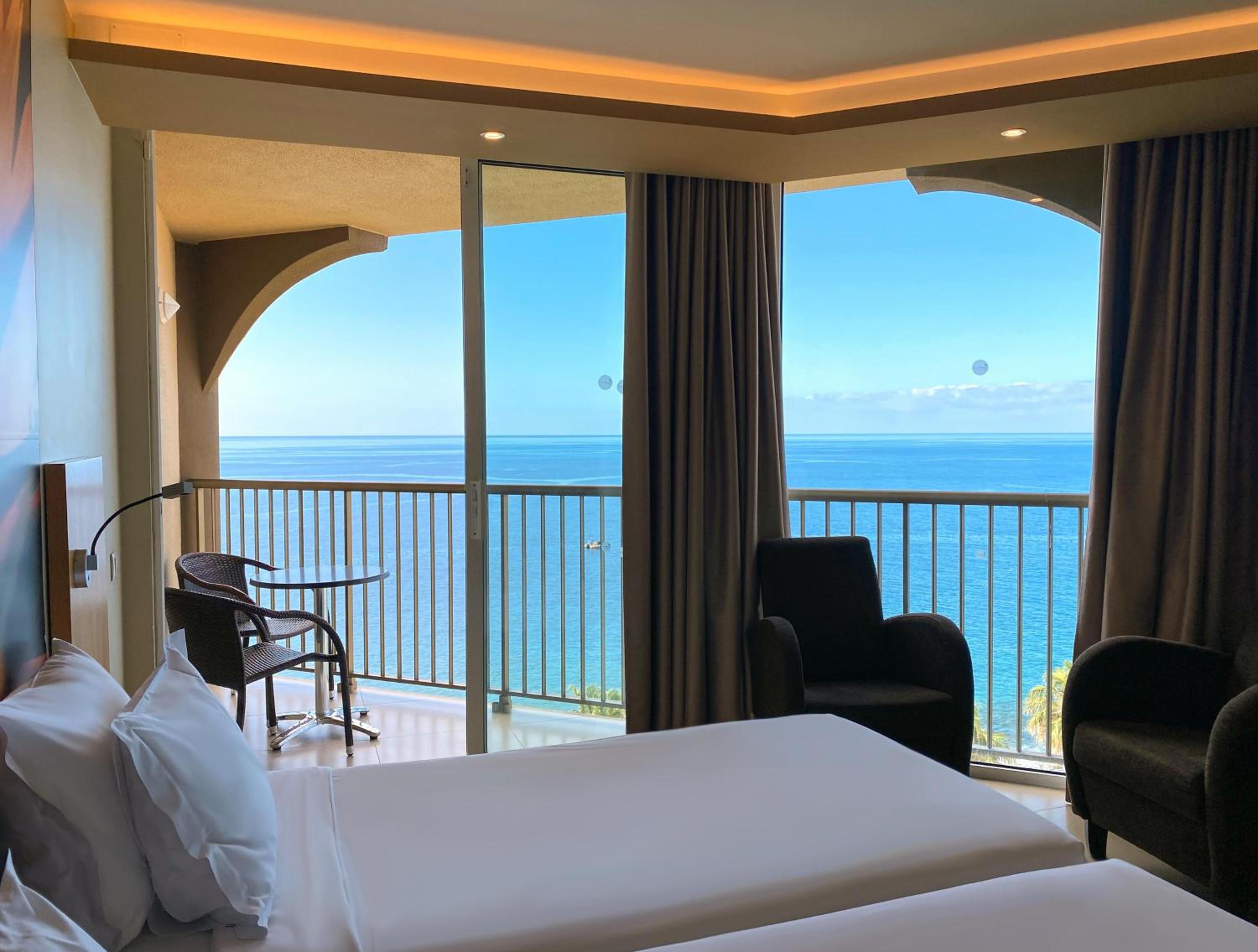 Twin Room with Sea View - Photo 2