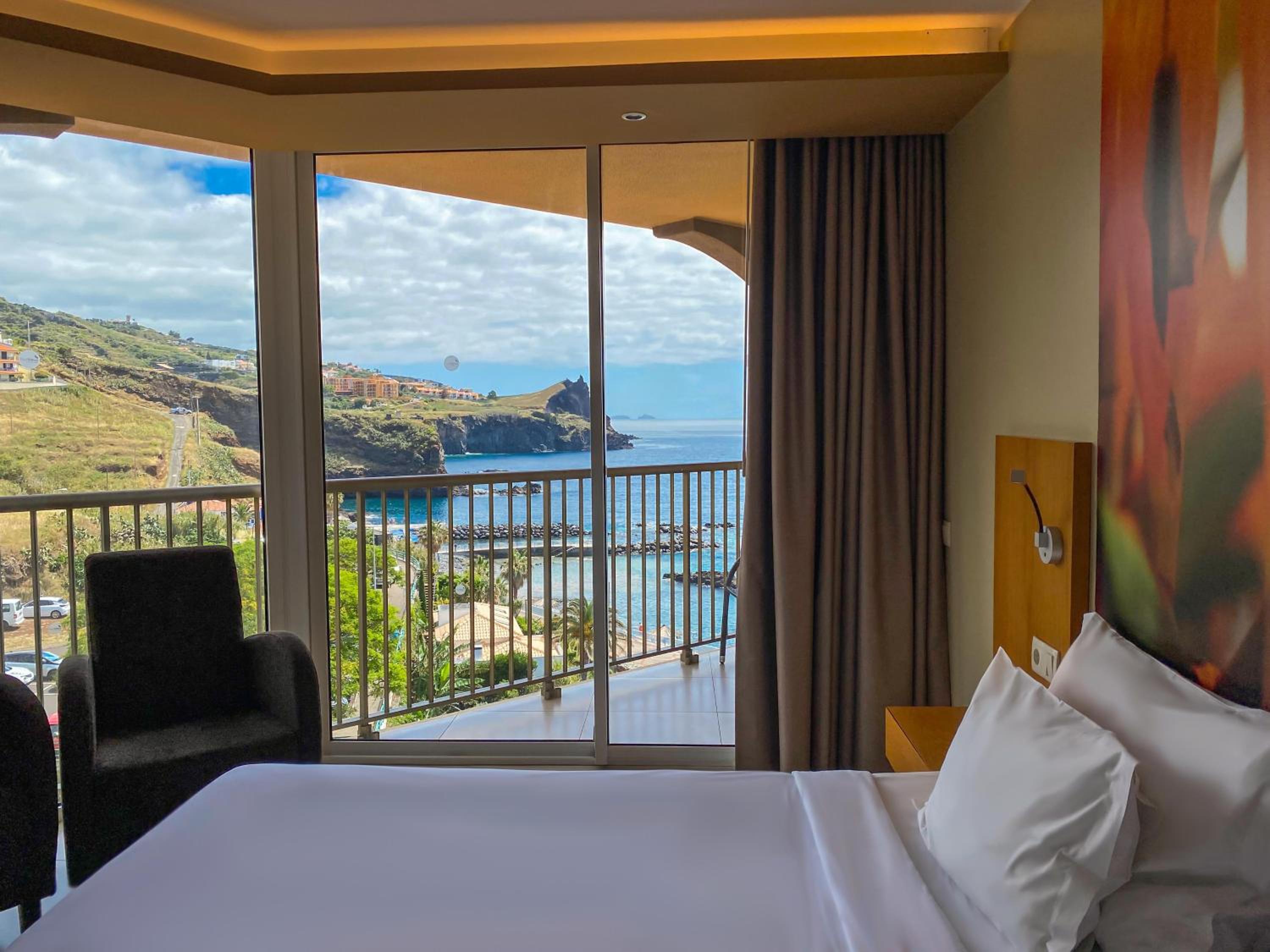 Double or Twin Room with Partial Sea View - Photo 6