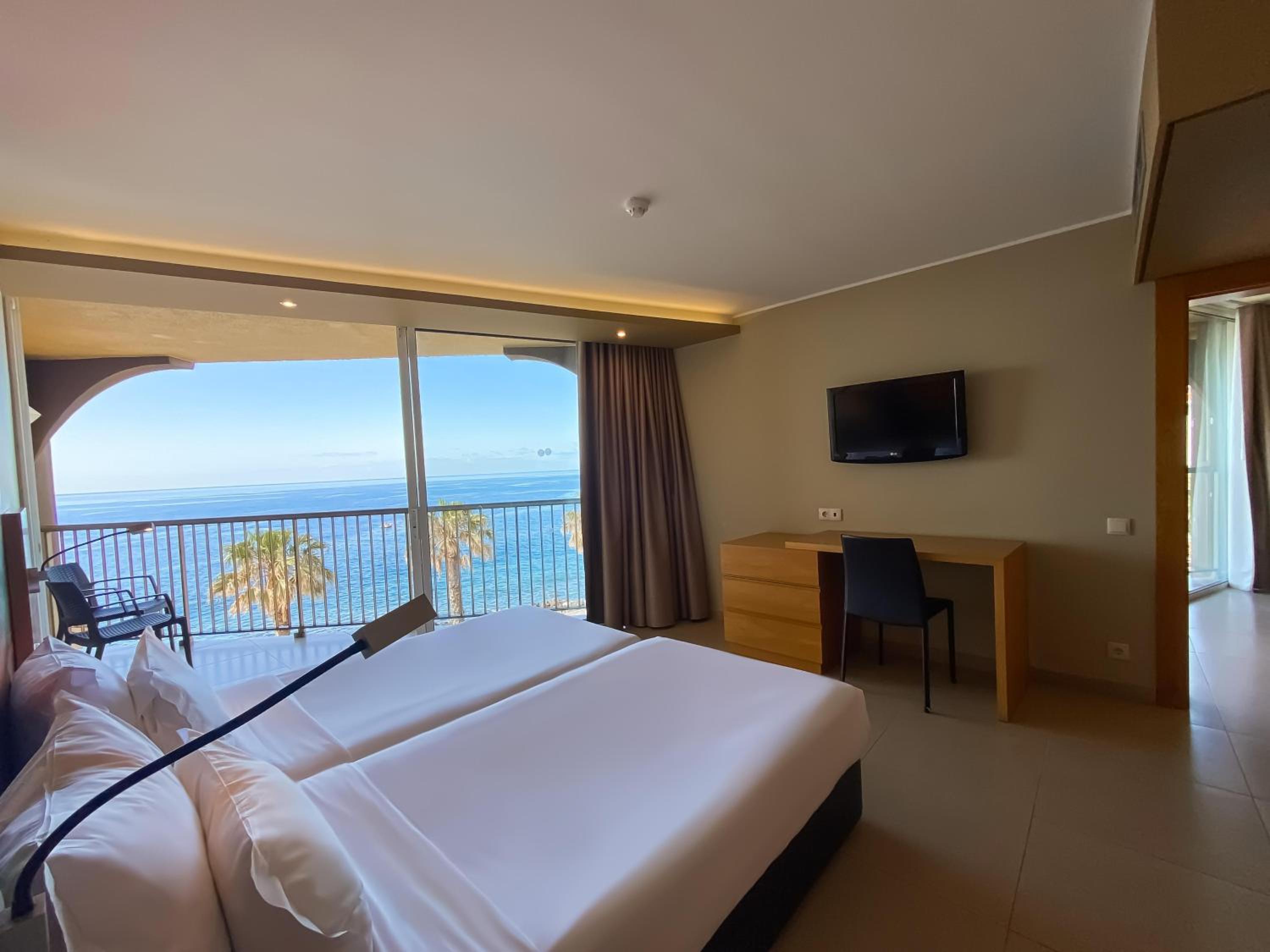 Suite with Sea View - Photo 5