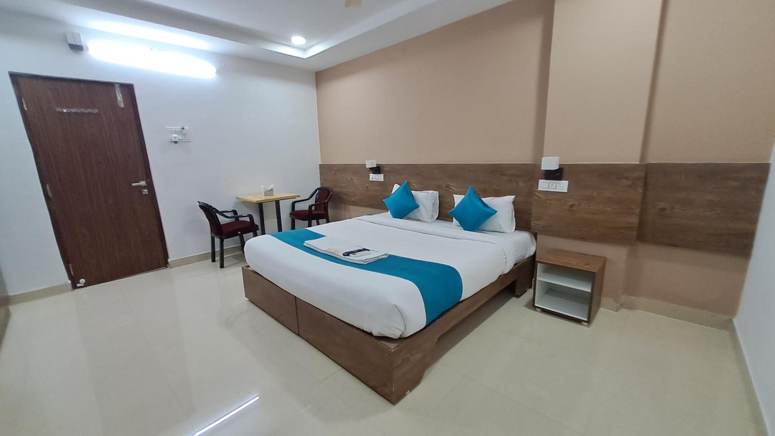 Deluxe Double Room with Balcony photo 2