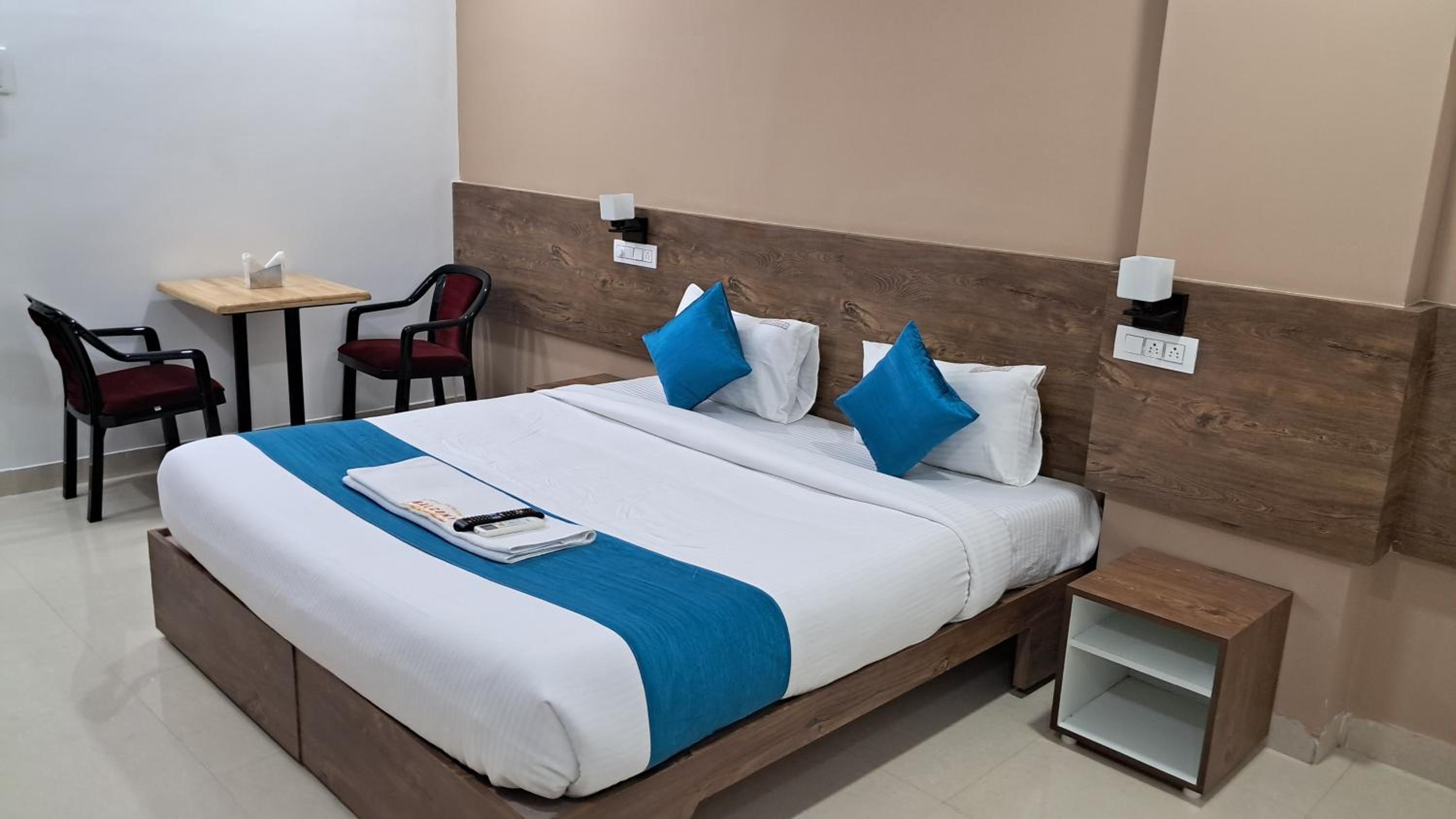 Deluxe Double Room with Balcony photo 3