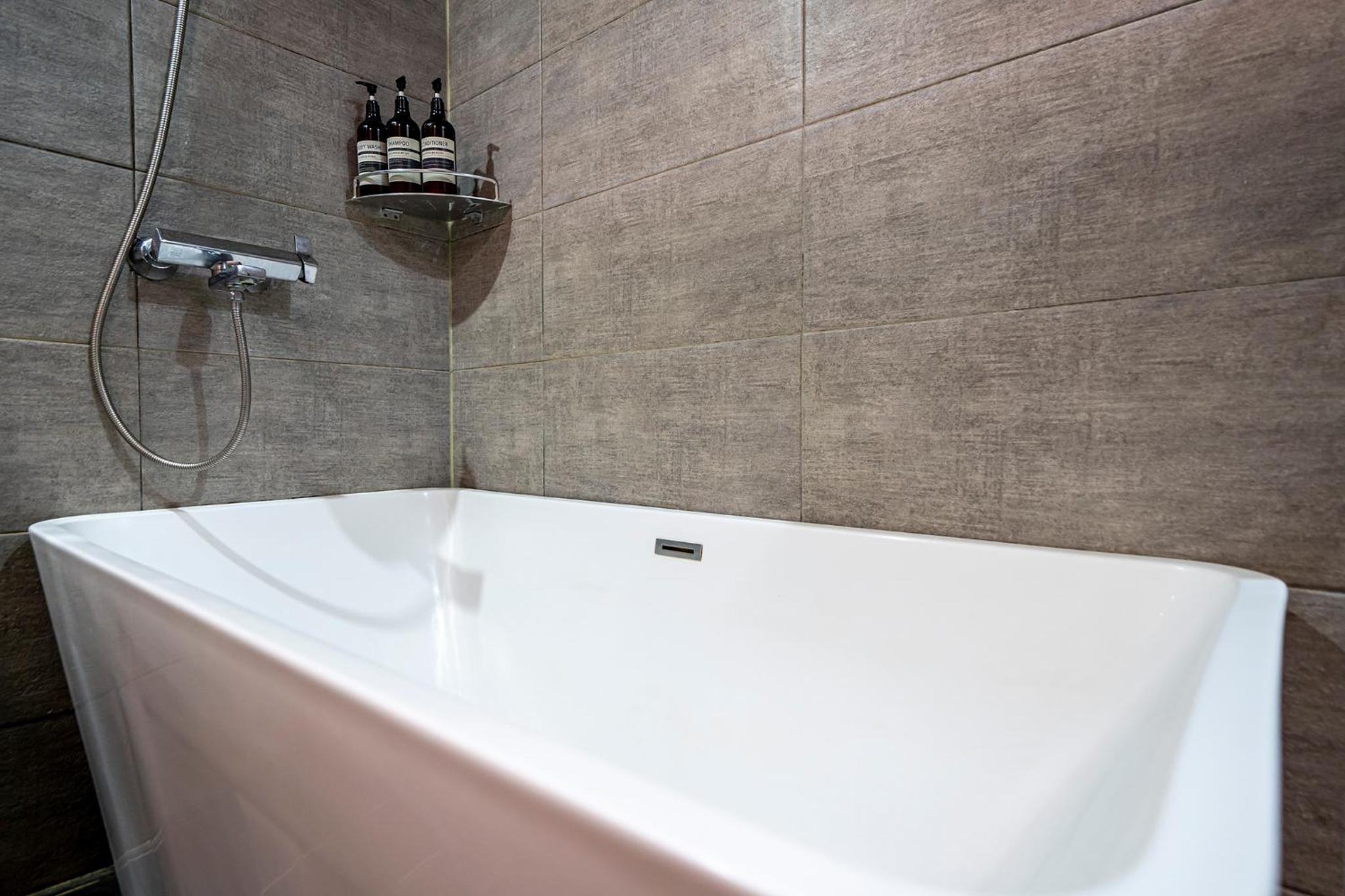 Standard Double Room - Photo 8