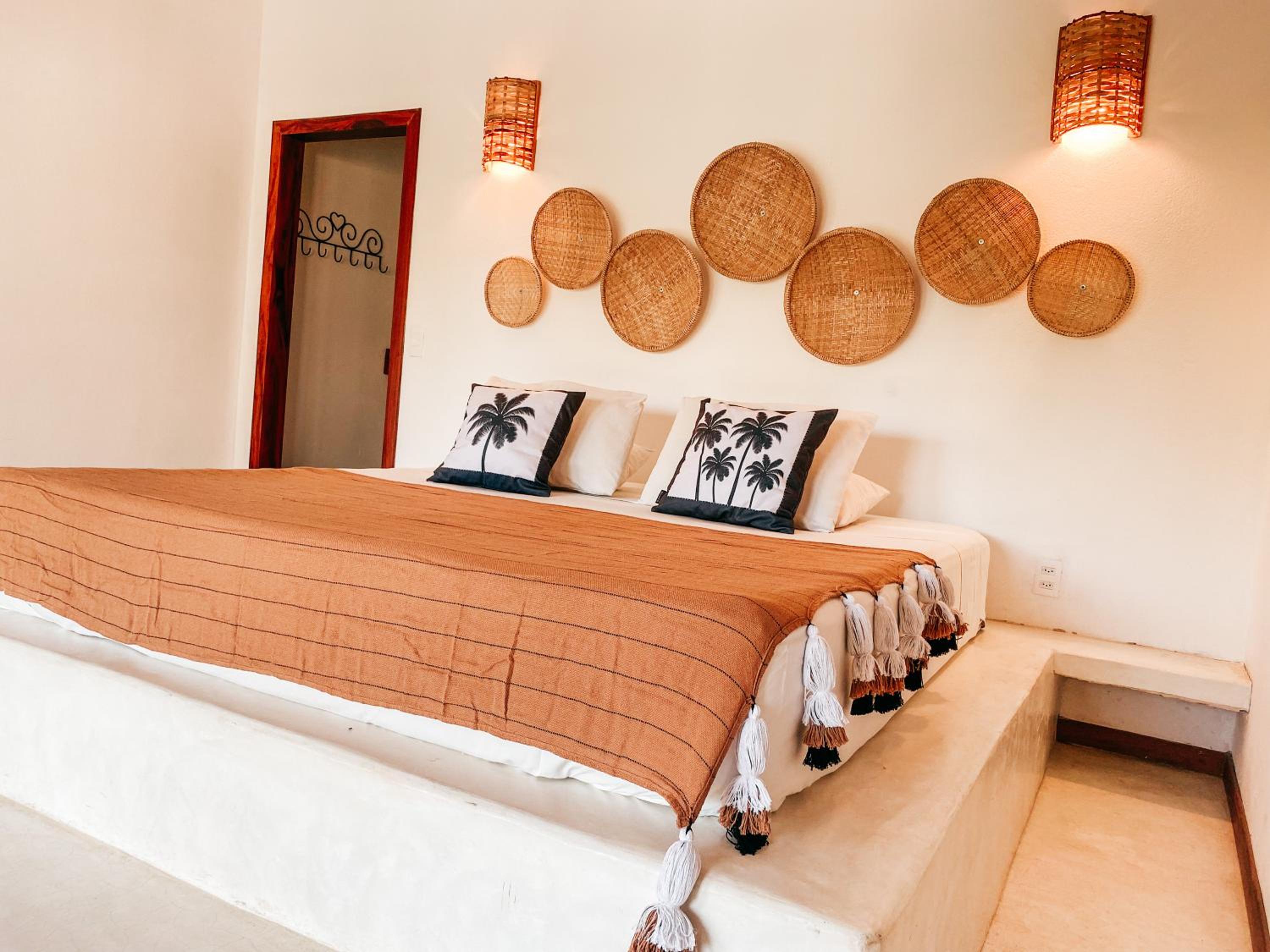 King Room with Pool View - Photo 7