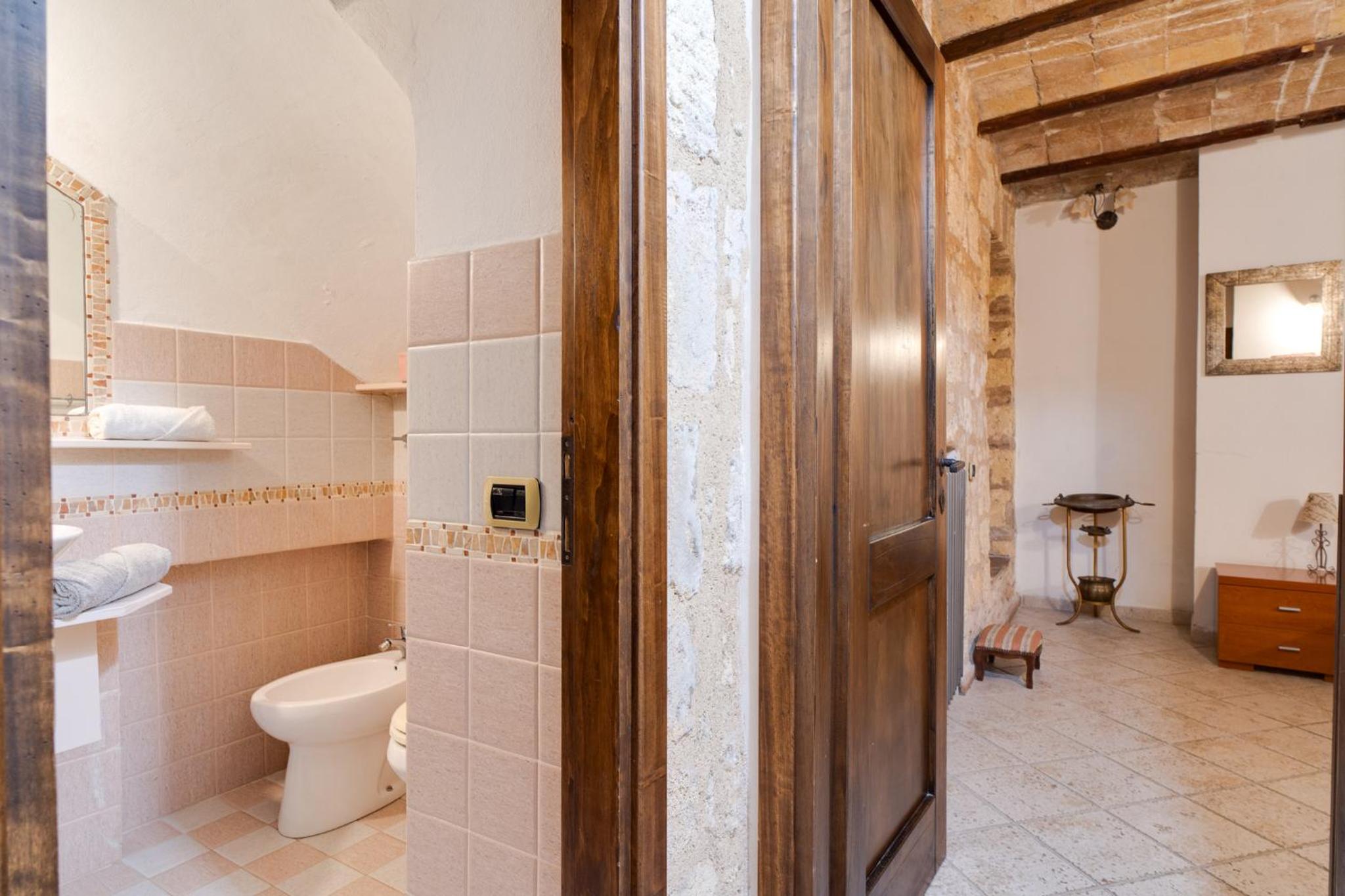 Two-Bedroom House - Photo 10