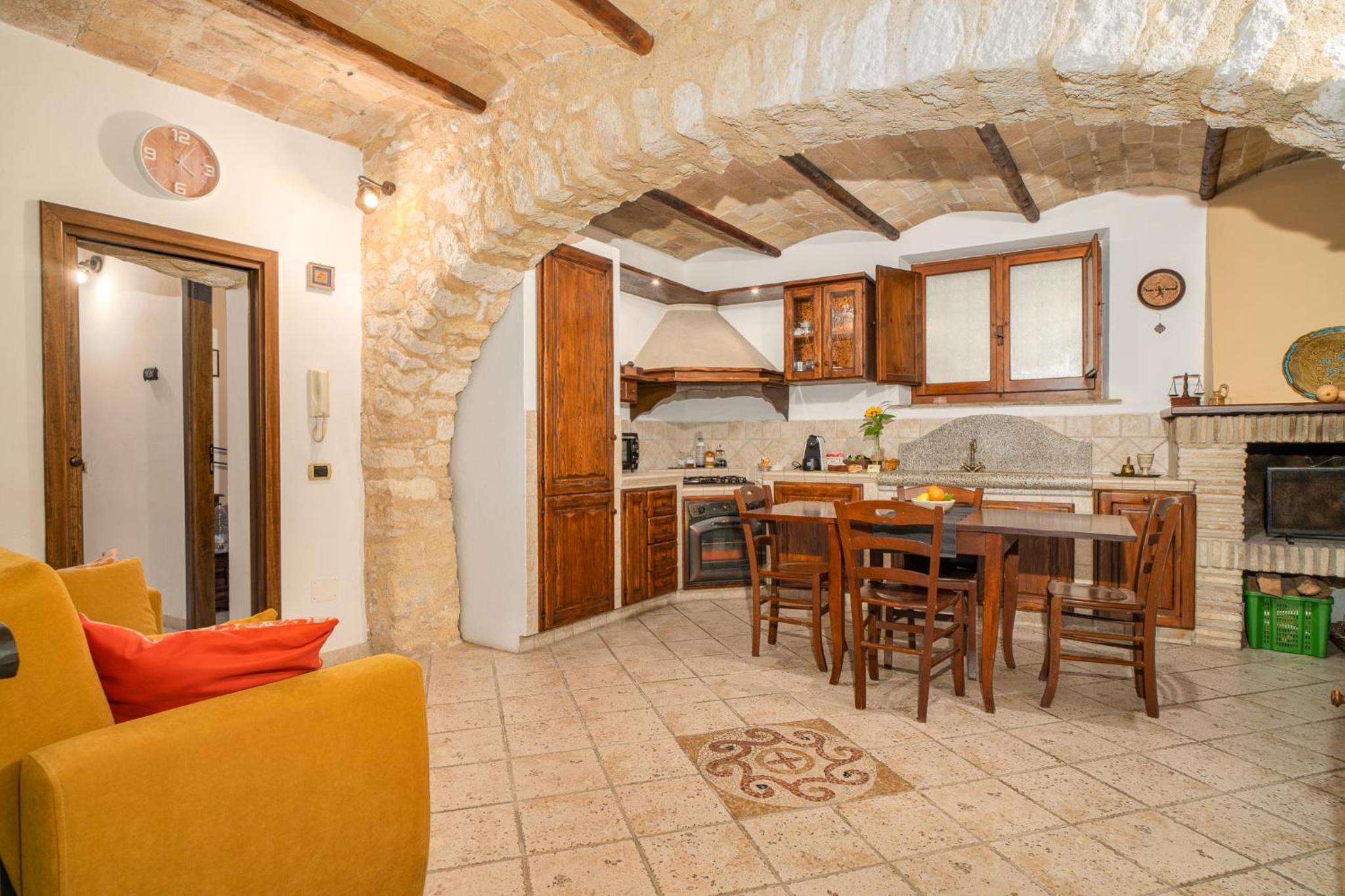 Two-Bedroom House - Photo 20