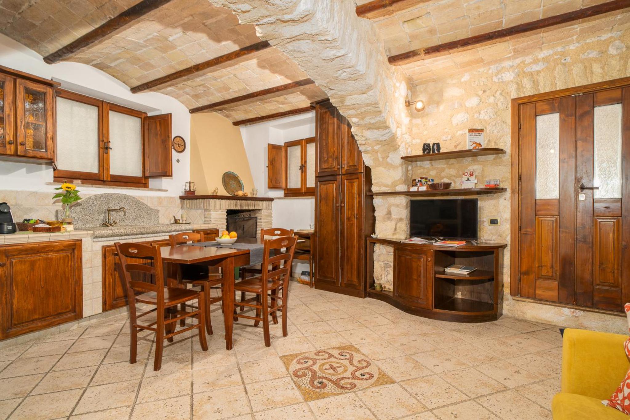 Two-Bedroom House - Photo 22