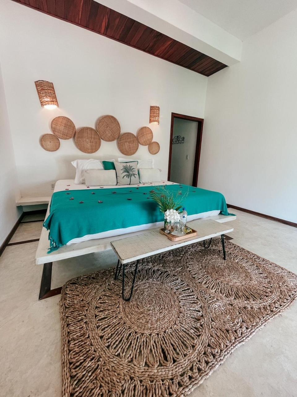 Deluxe Double Room - Photo 9