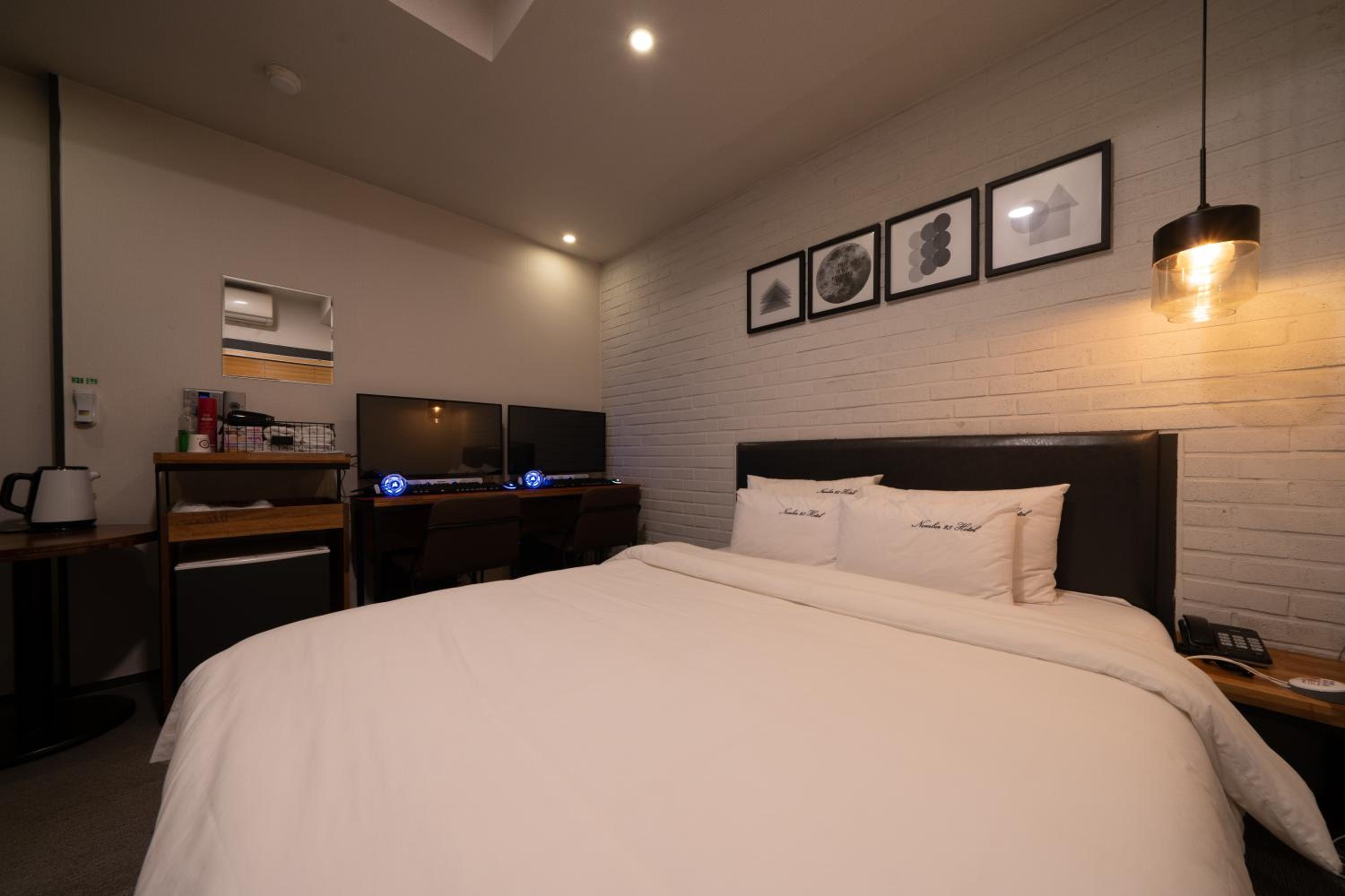Deluxe Room - Photo 1