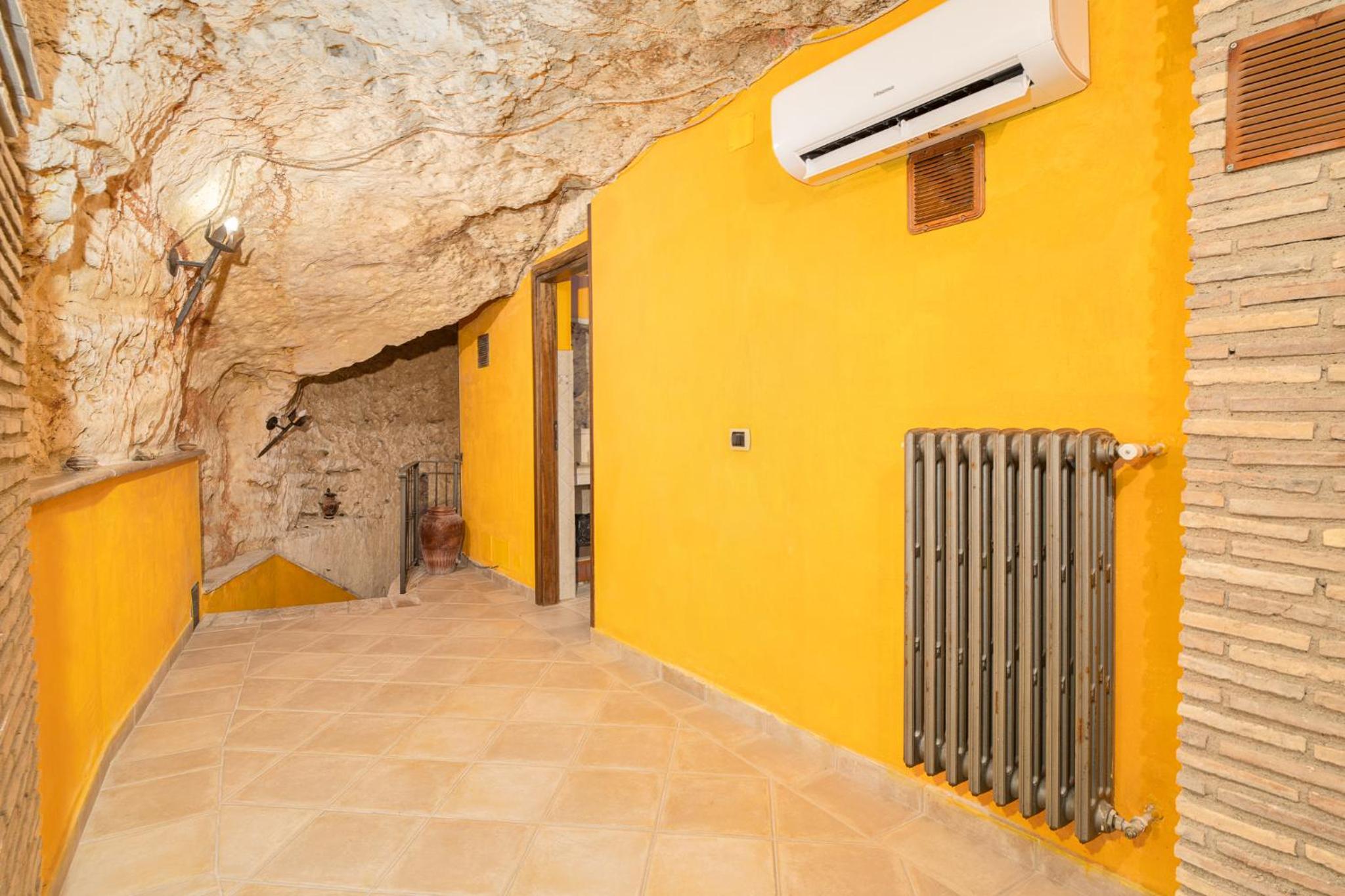 Two-Bedroom House - Photo 27