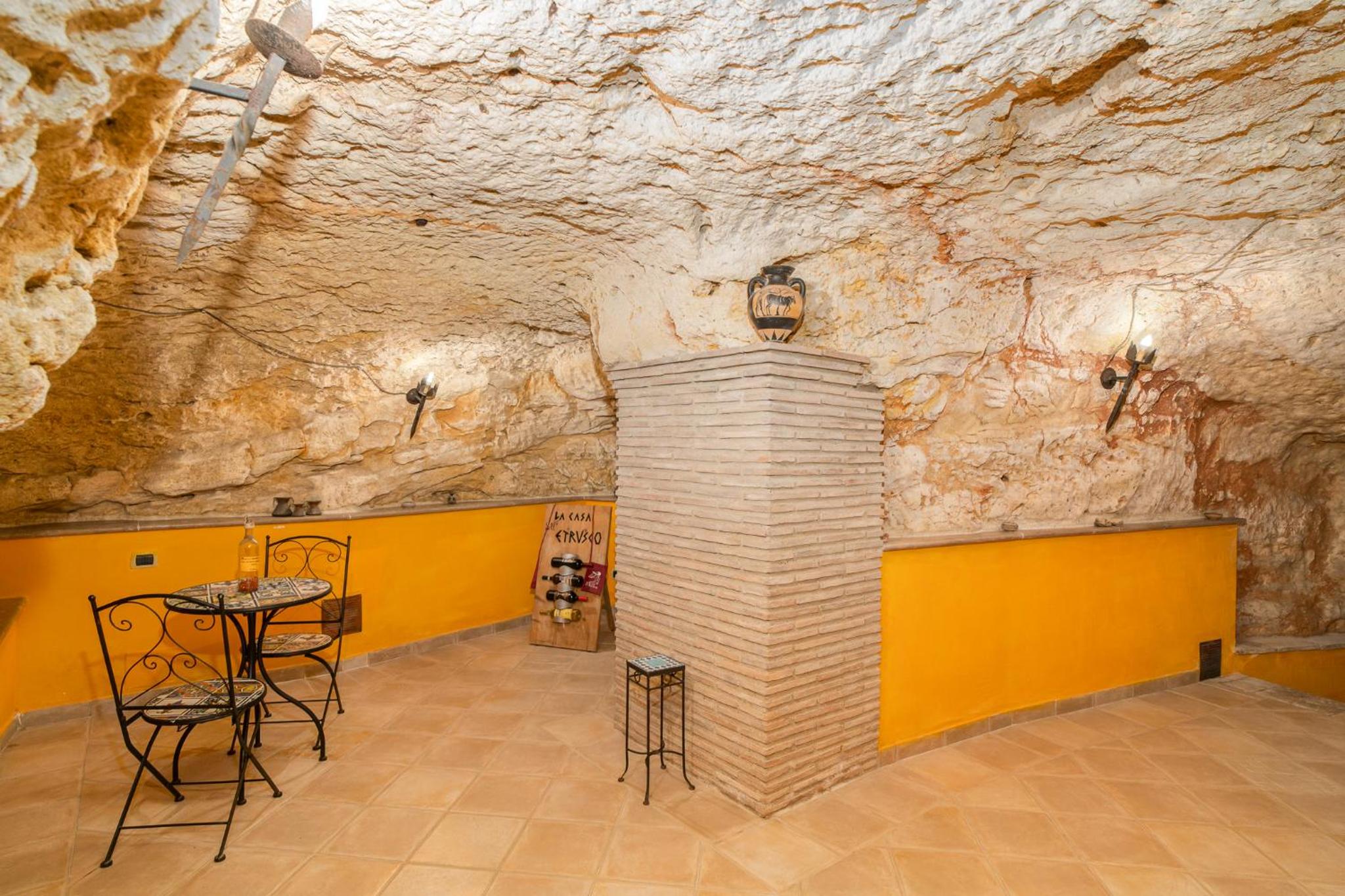 Two-Bedroom House - Photo 31