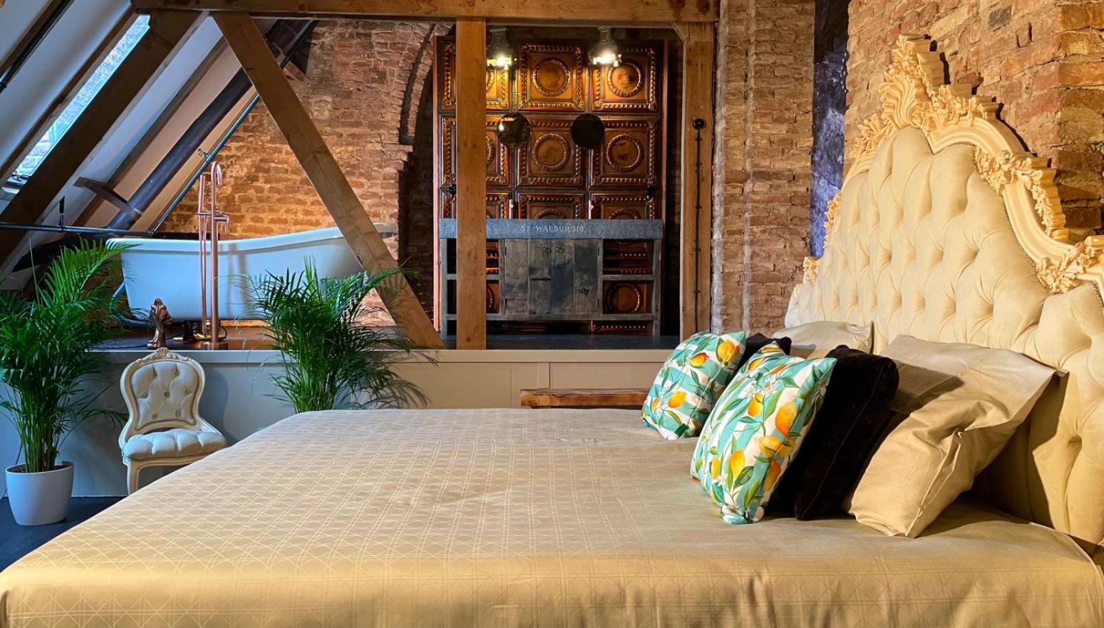 Deluxe Suite
