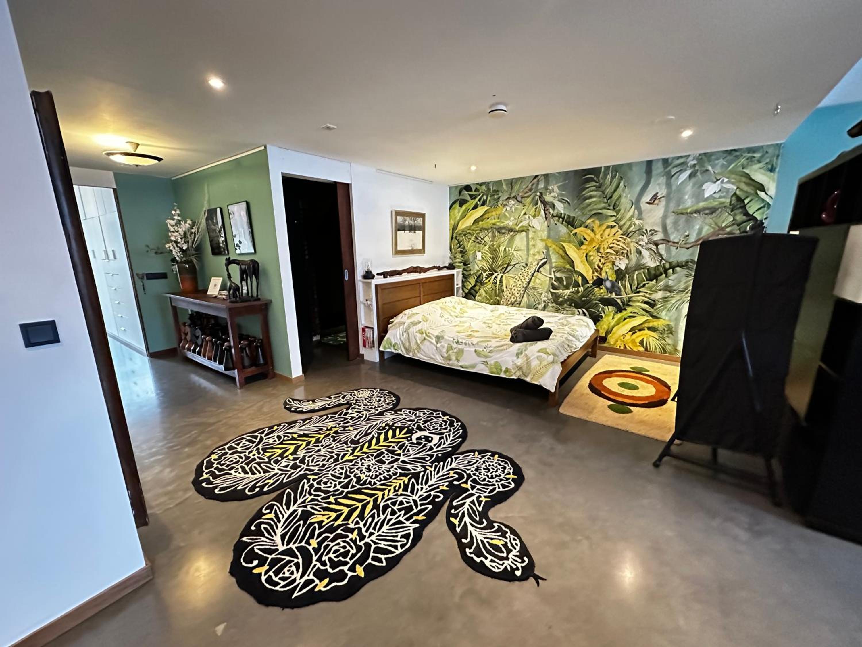 Queen Suite photo 1