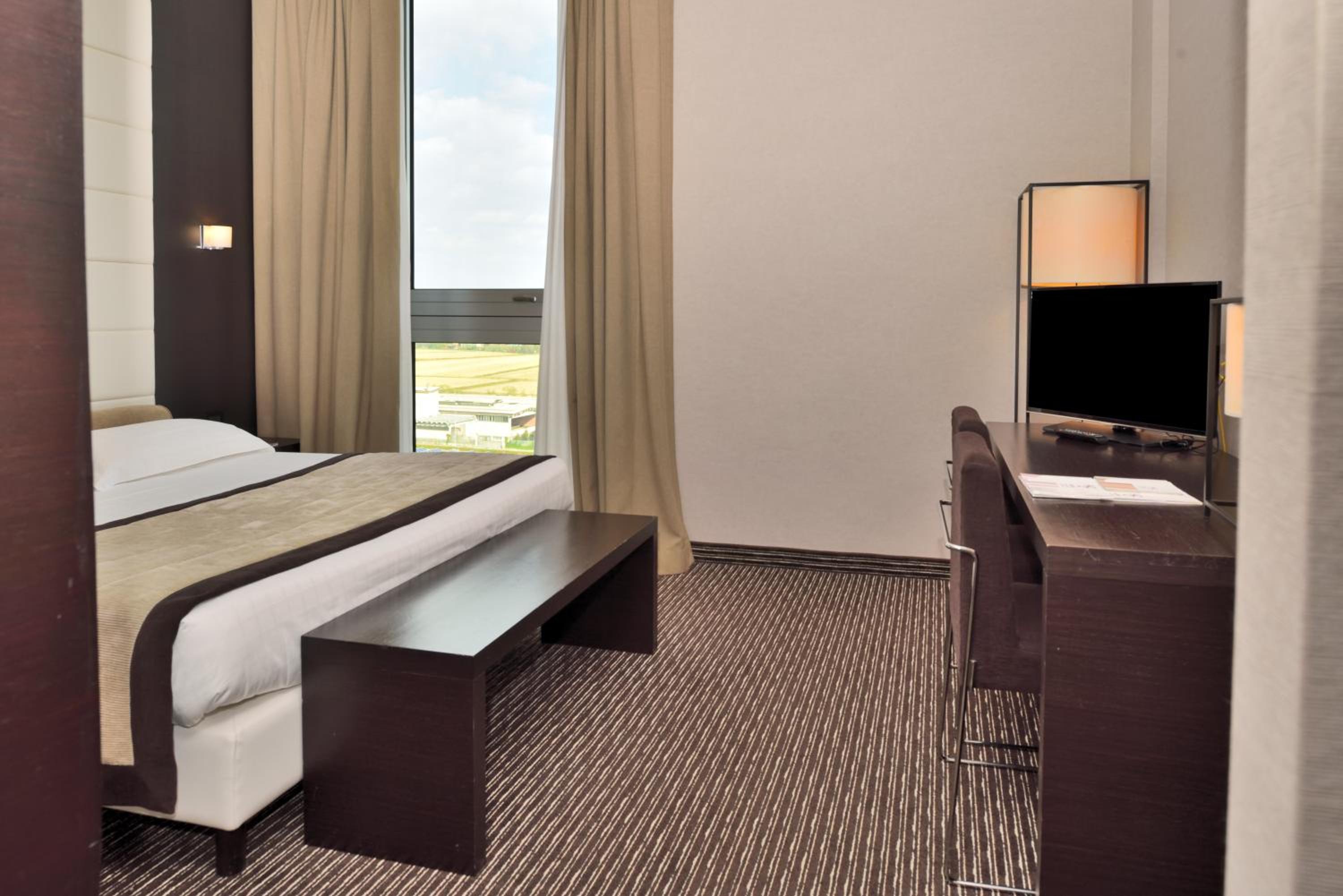 Double or Twin Room - Photo 10