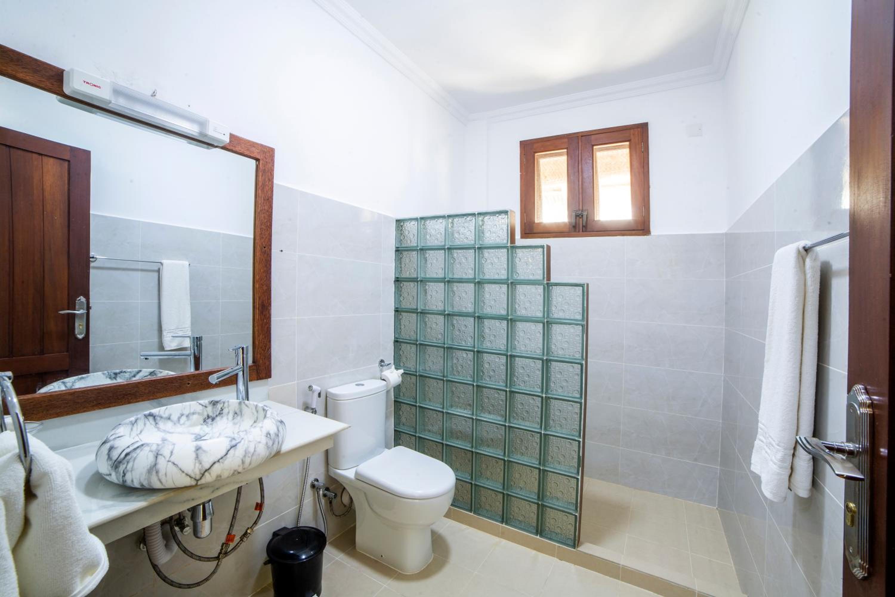 Double Room with Balcony and Sea View - Photo 4