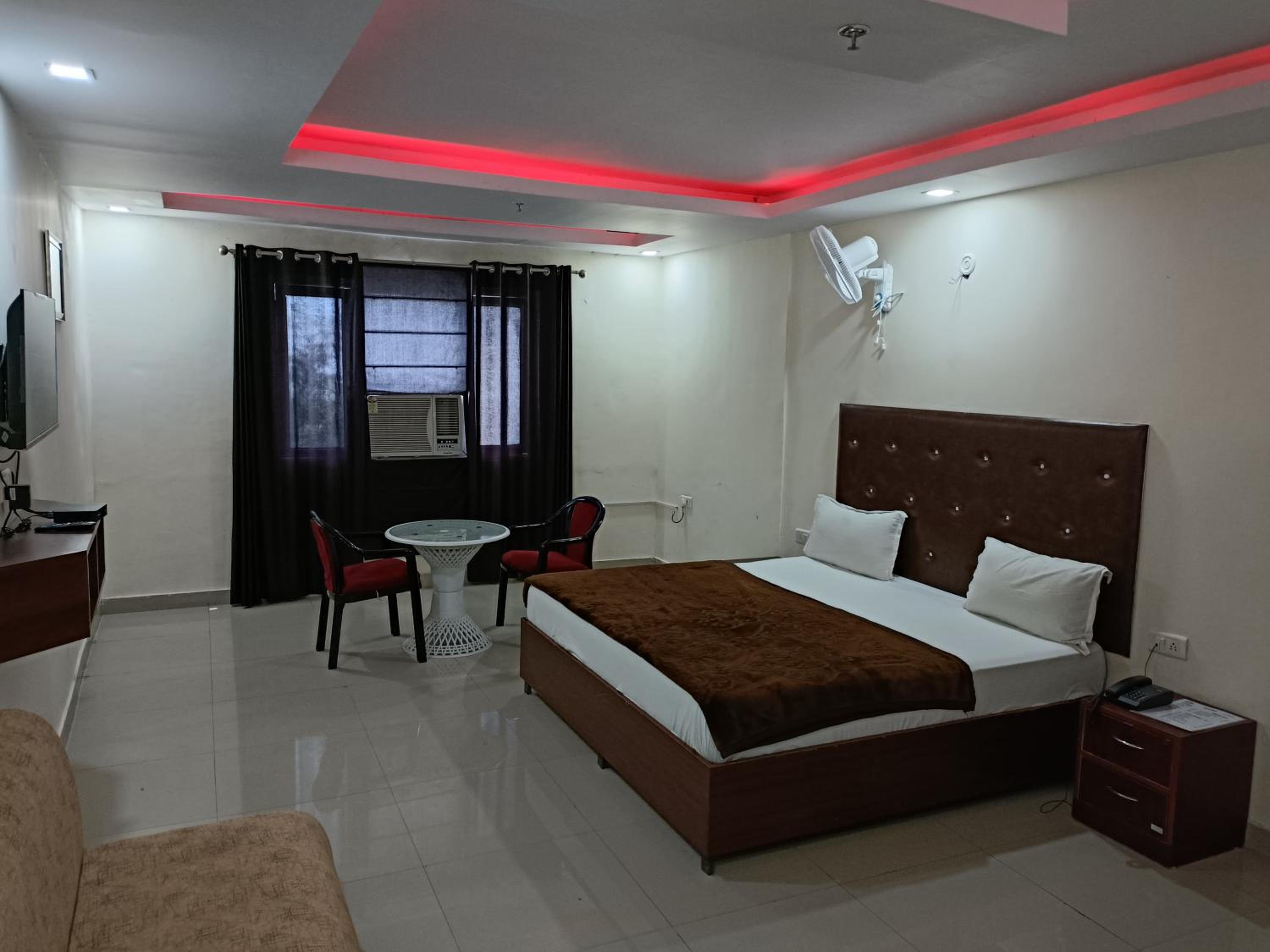 Deluxe Double Room with Bath photo 3