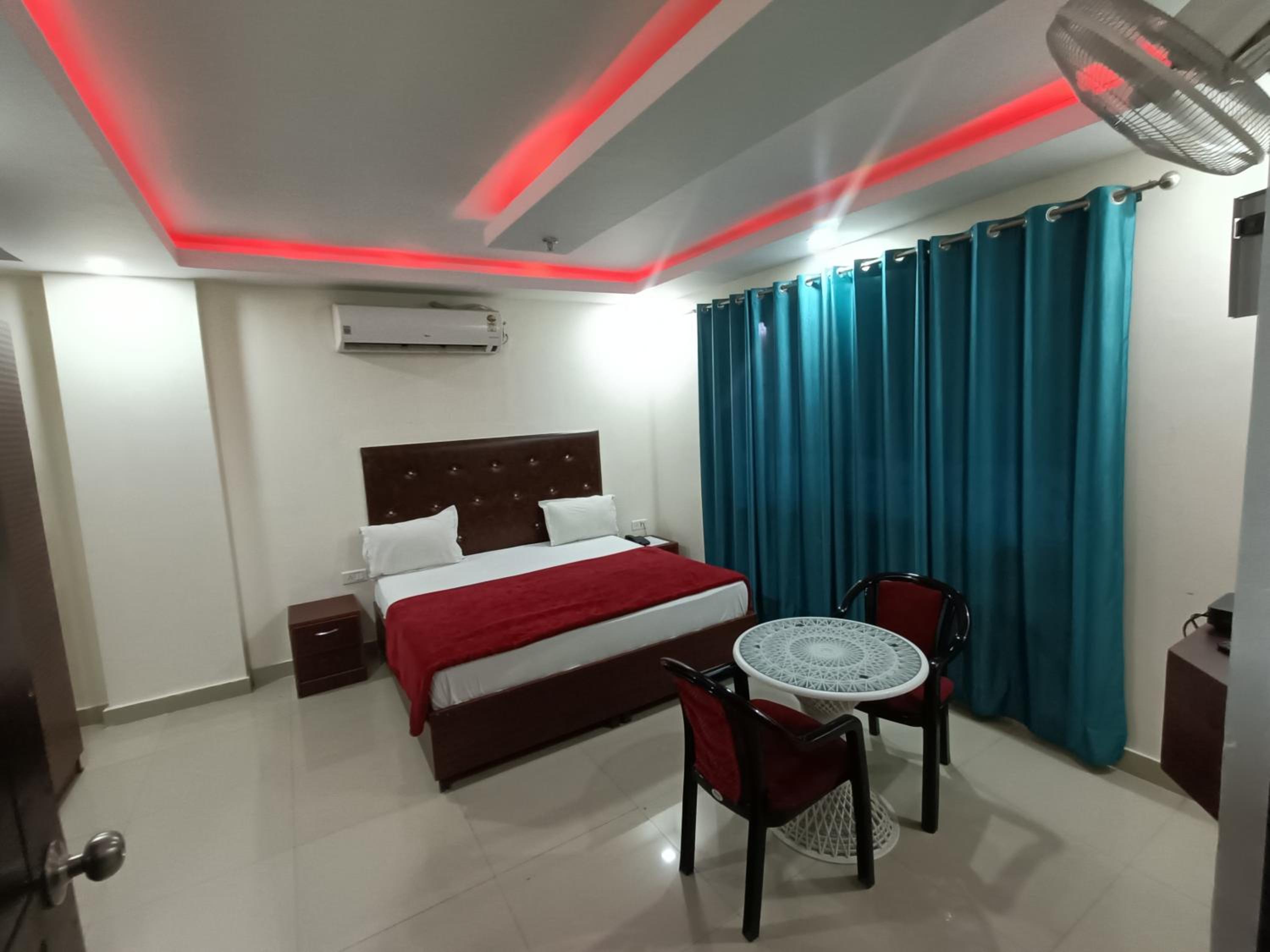 Deluxe Double Room with Bath photo 1