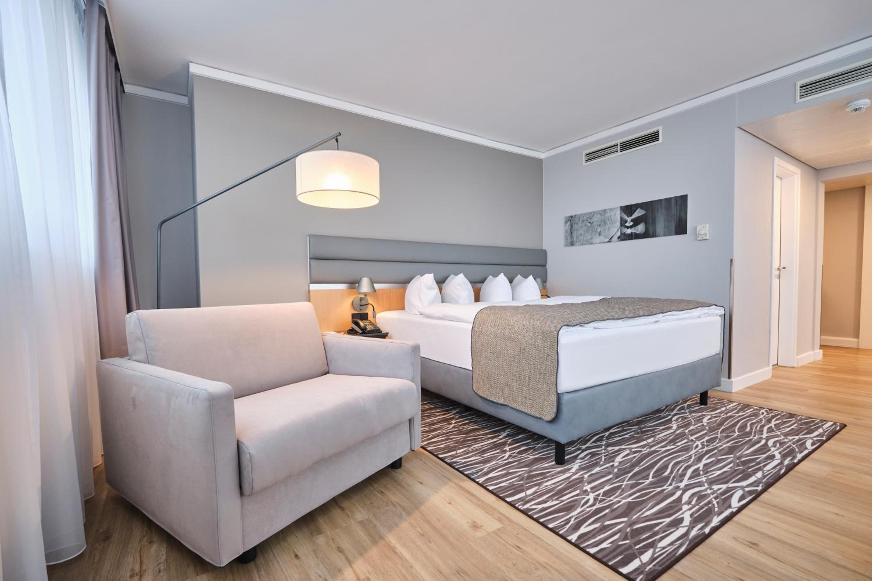 King Suite - Non-Smoking