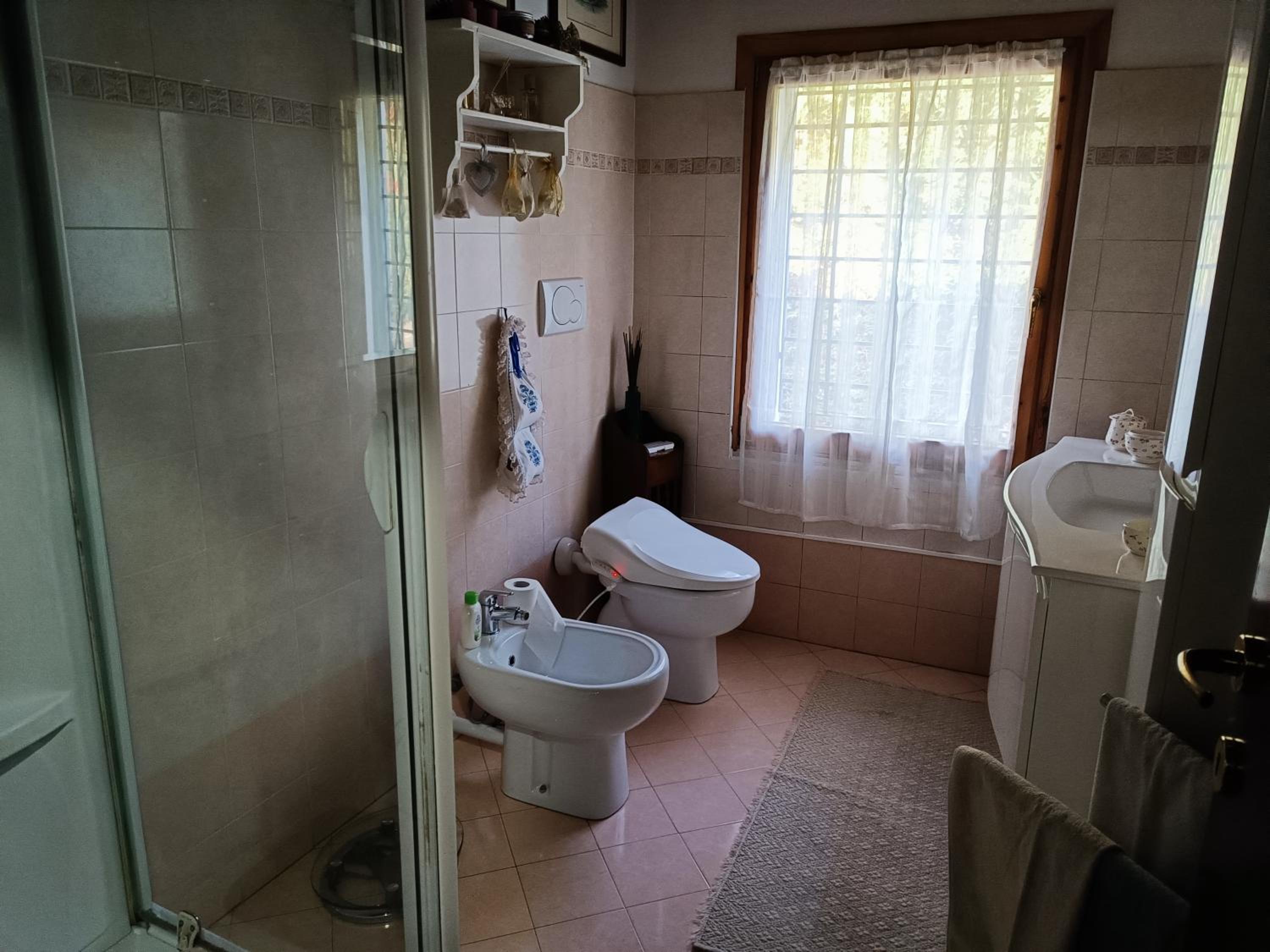 Double Room with Private Bathroom - Photo 2