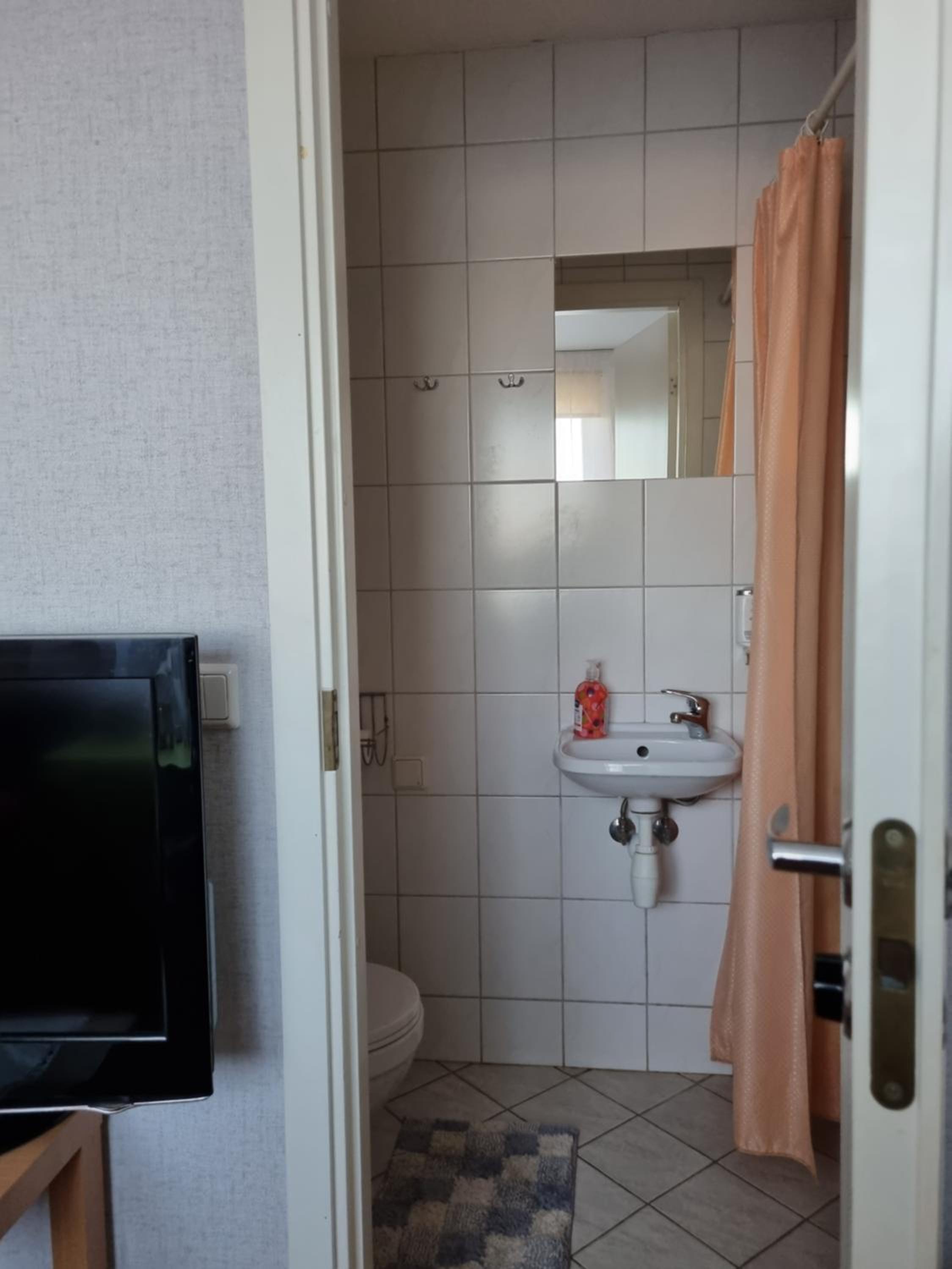 Twin Room - Photo 3