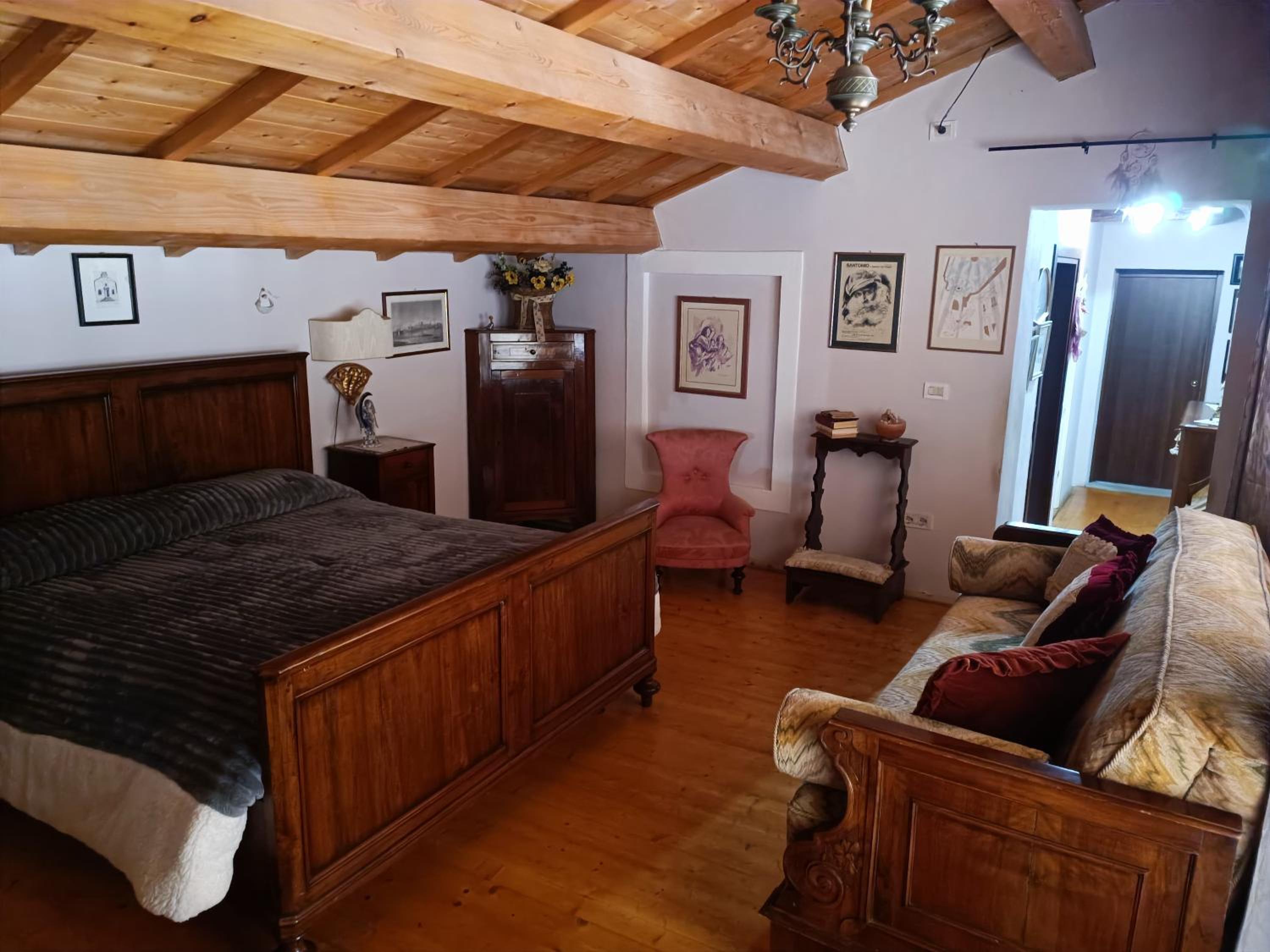 Double Room with Private Bathroom - Photo 6