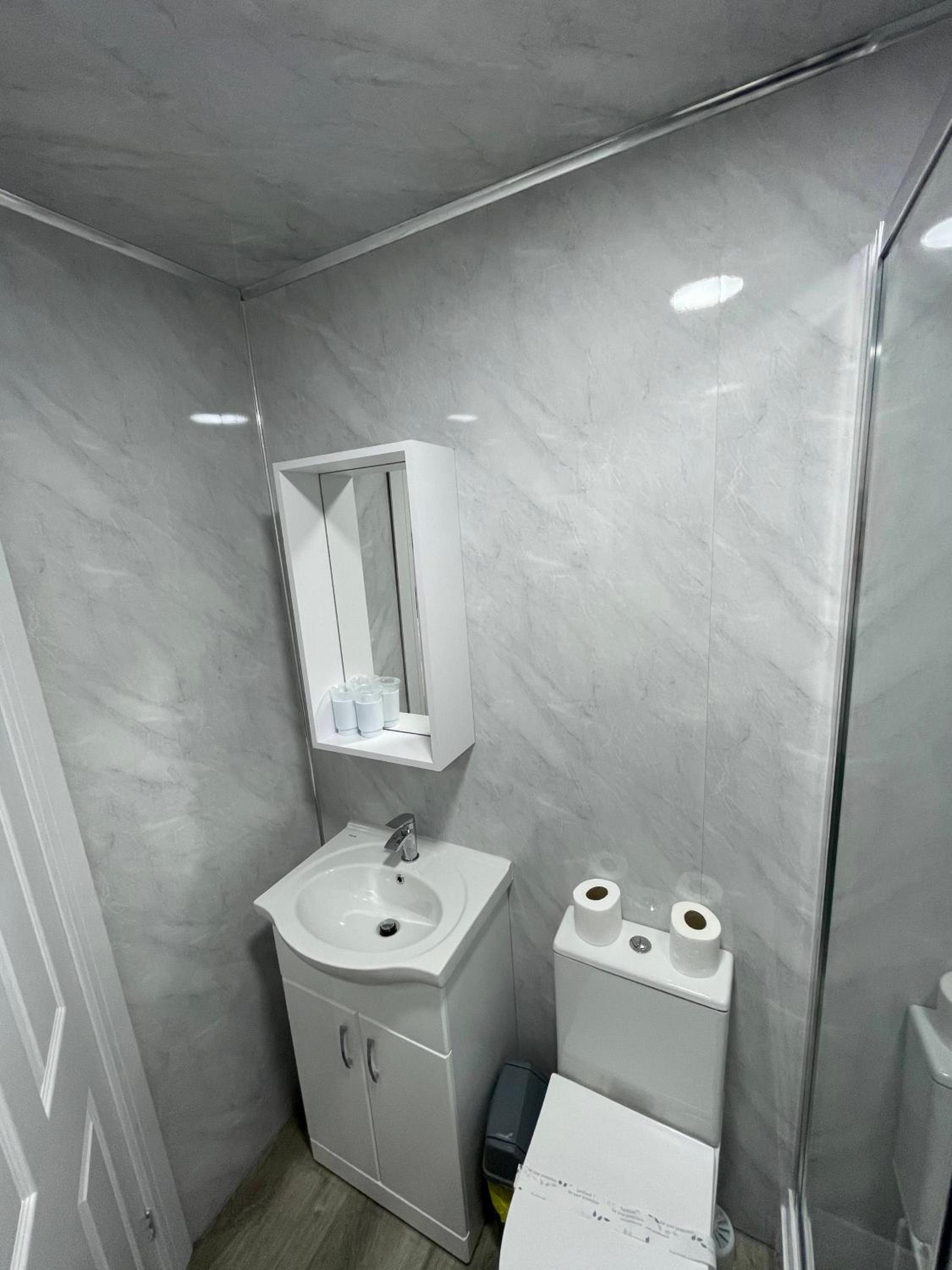 Twin Room - Photo 10