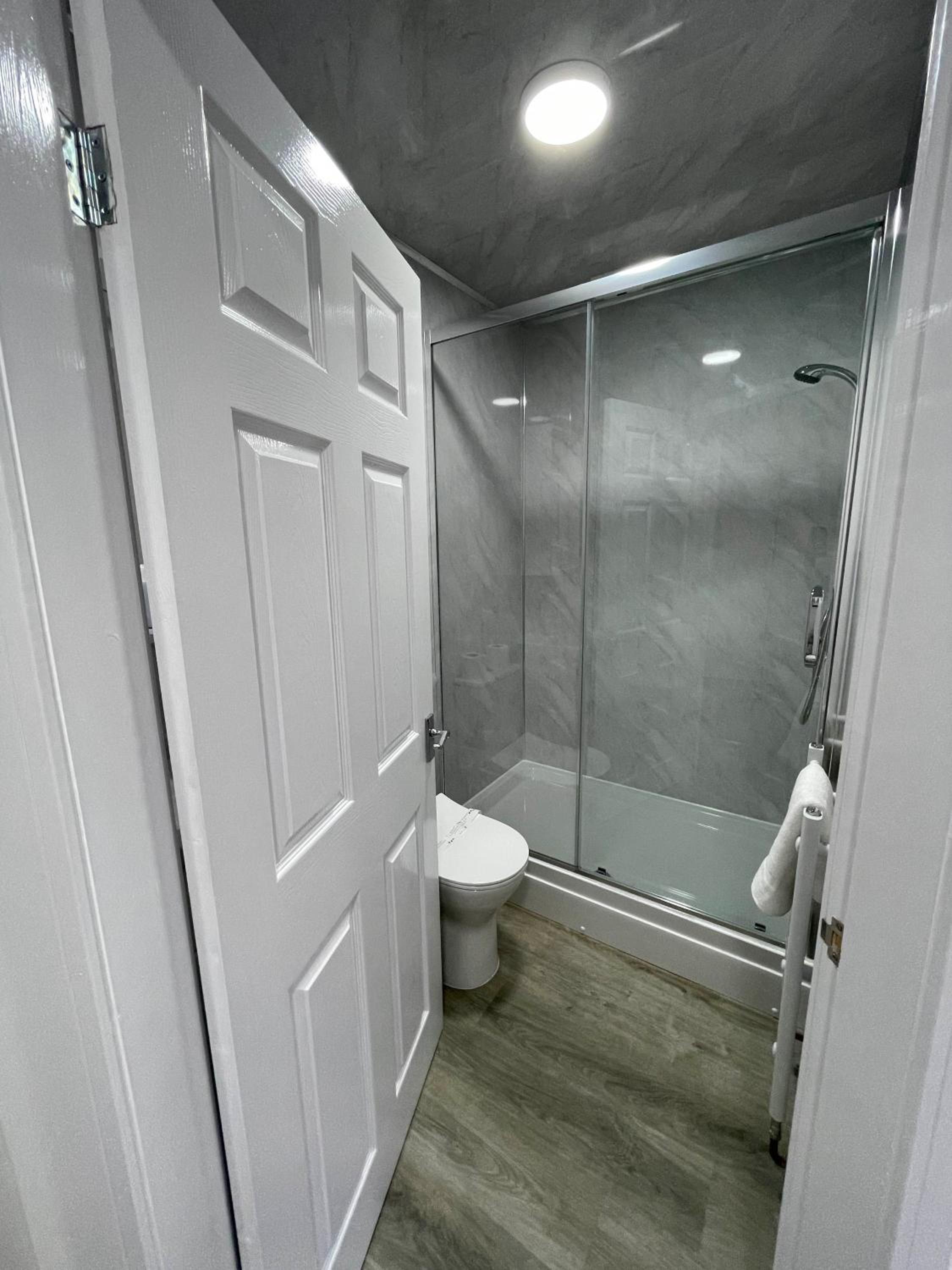 Twin Room - Photo 11