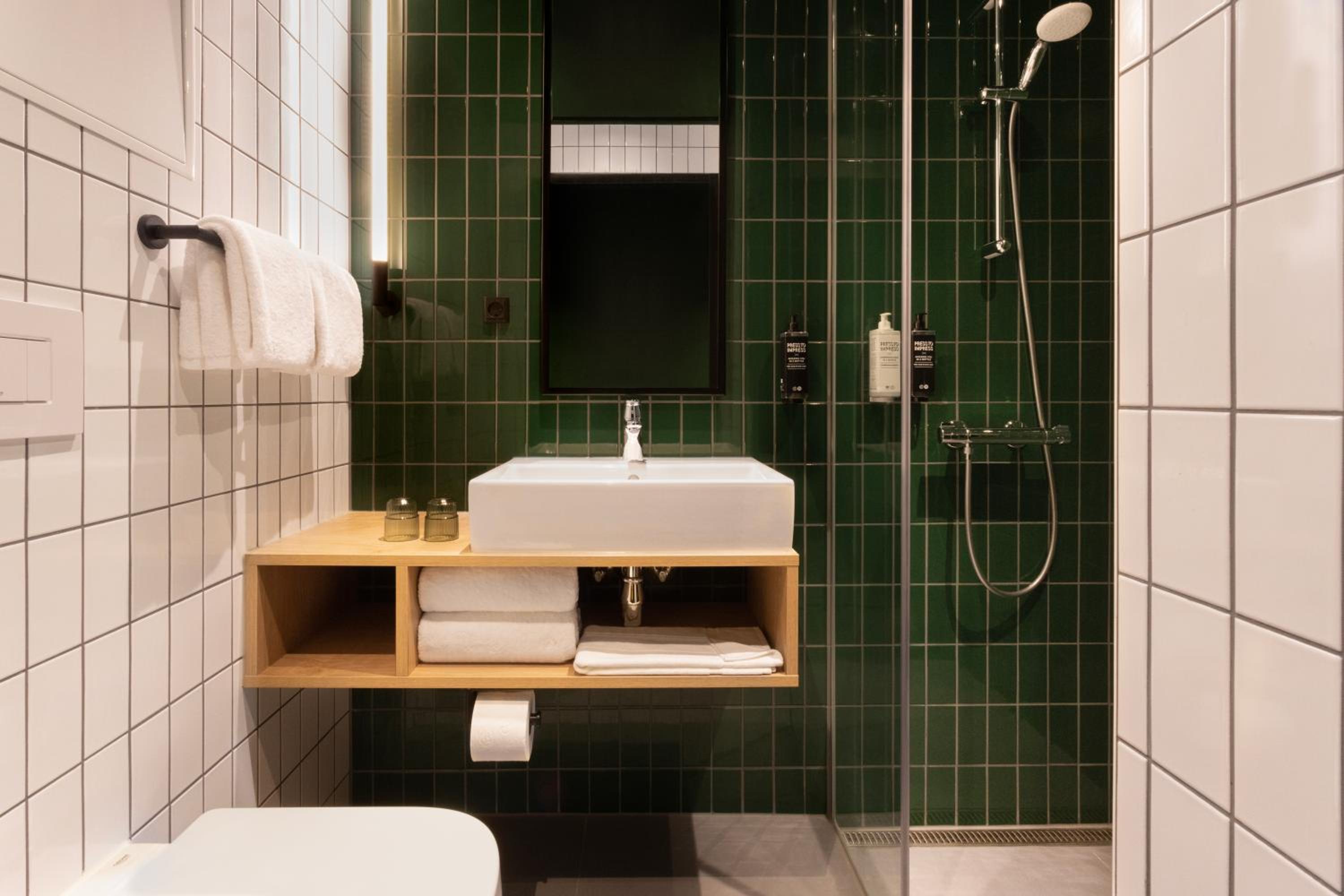 Standard Twin Room - Photo 5