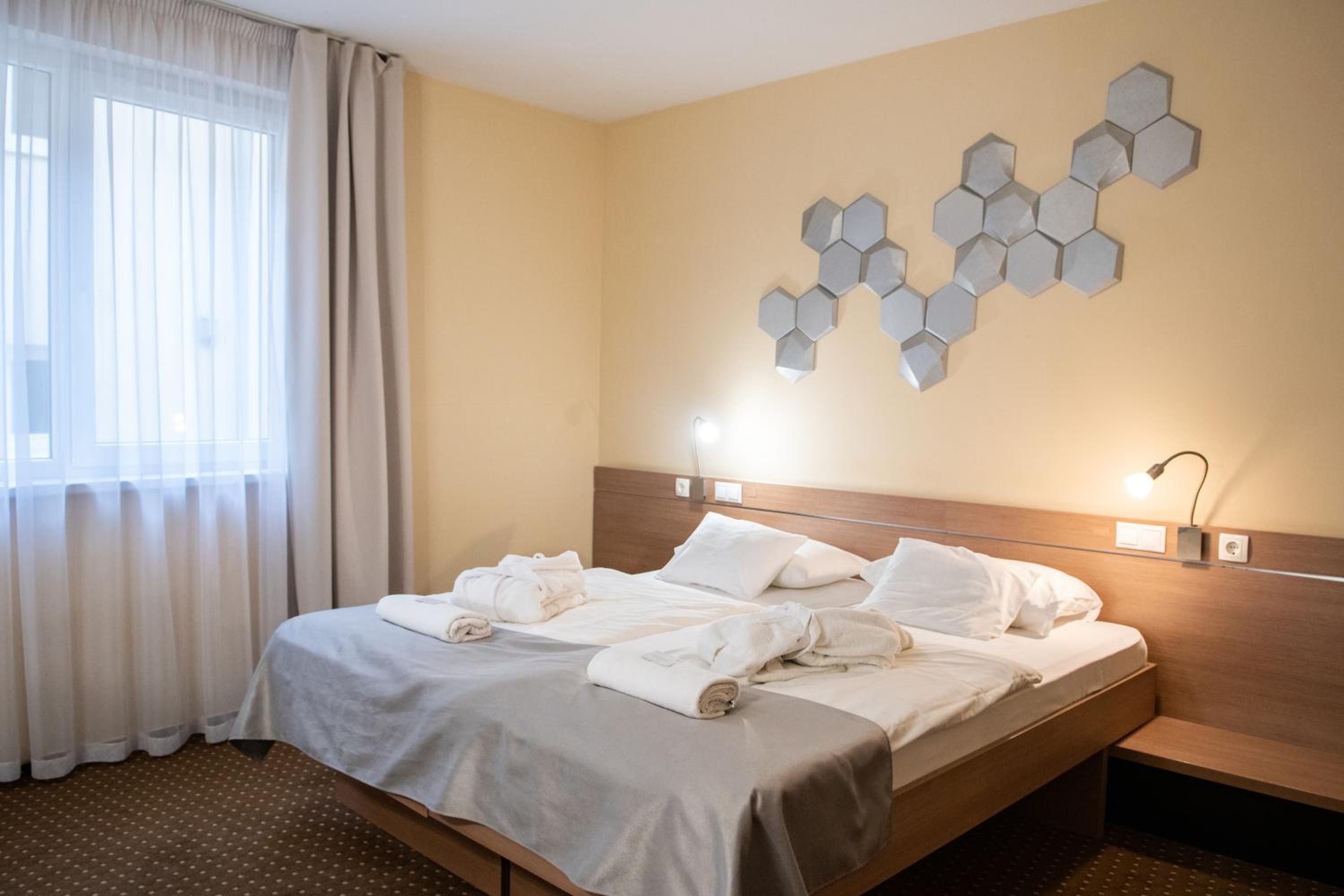 Double Room - Photo 8