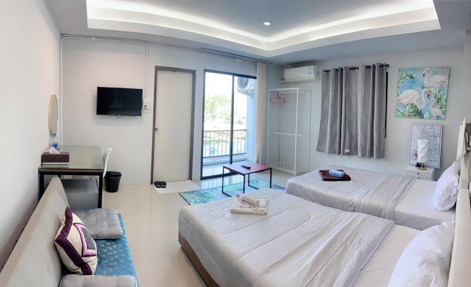 Studio with Balcony - Photo 4
