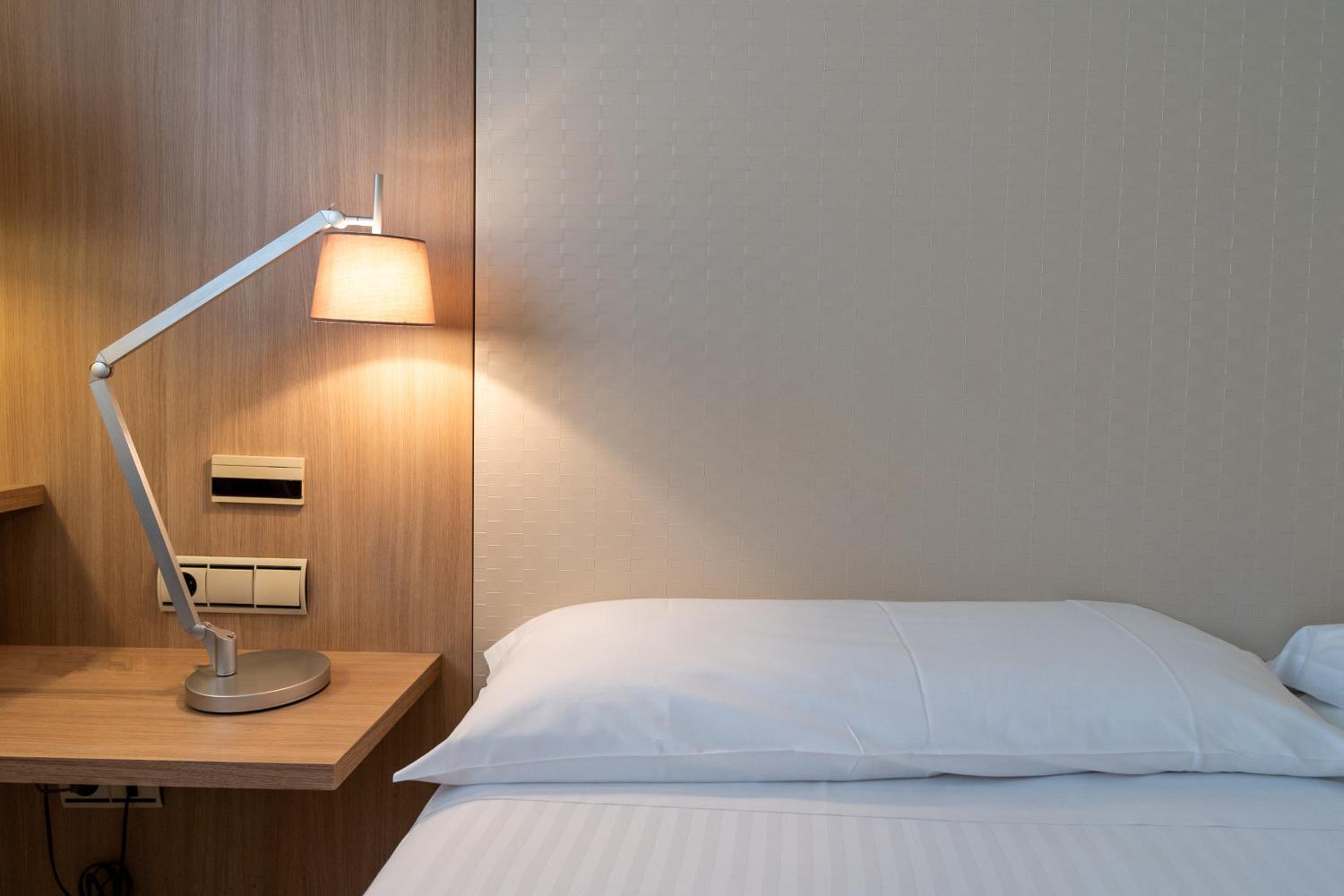 Twin Room - Disability Access photo 2