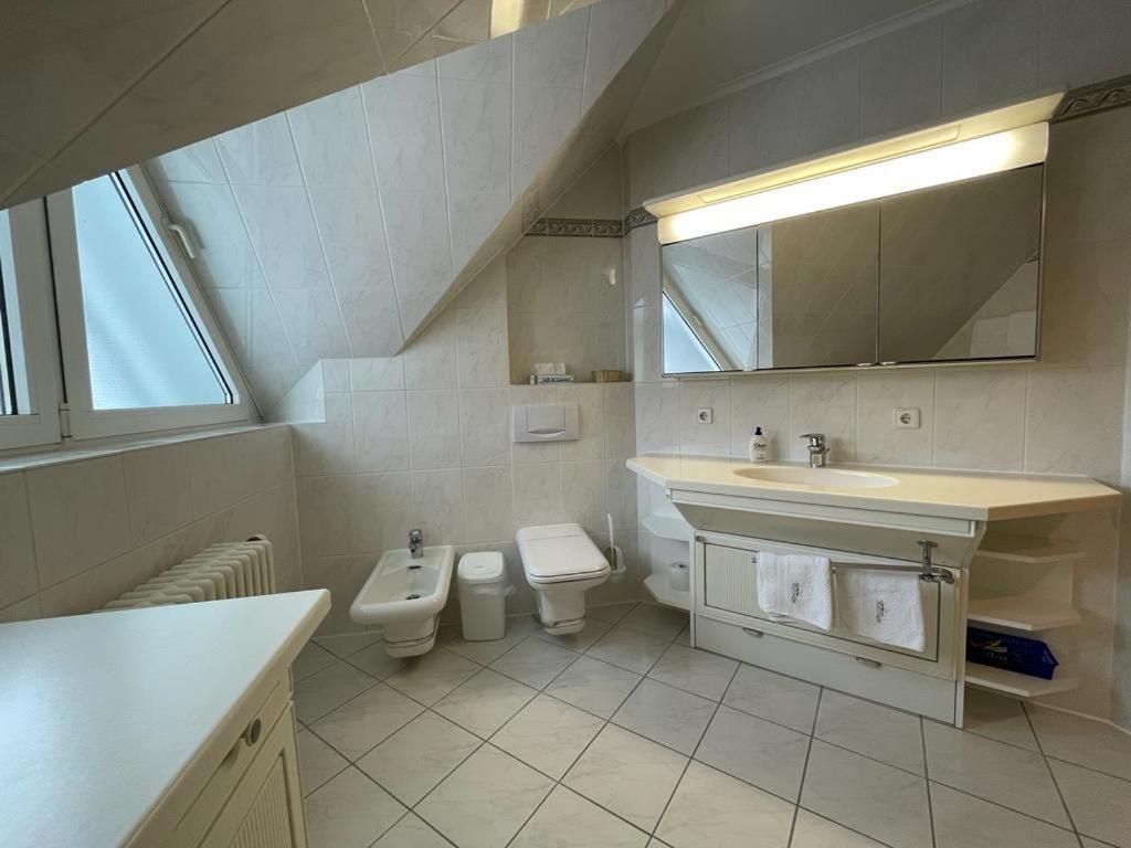 Apartment with Lake View - Photo 10