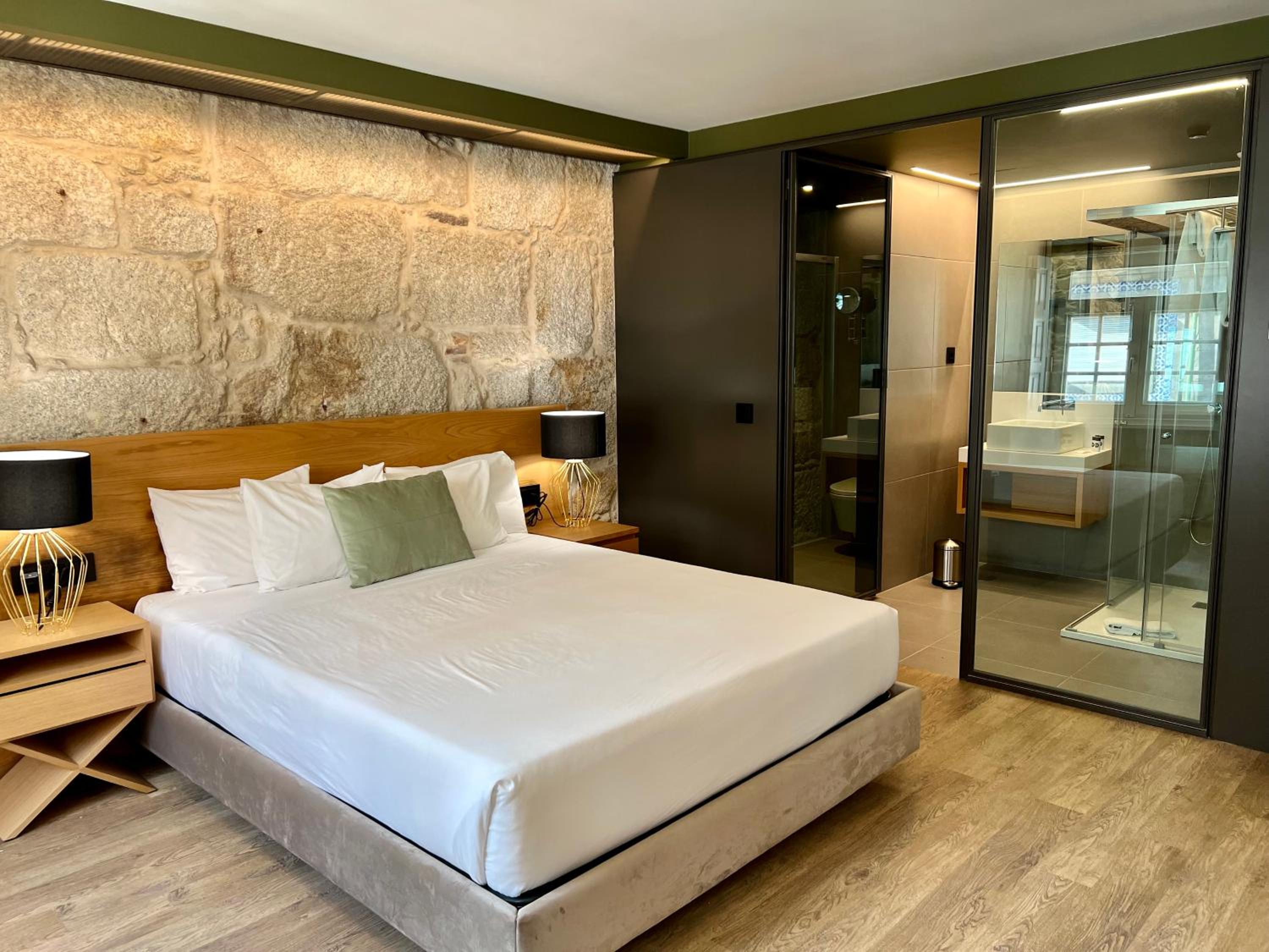 One-Bedroom Apartment - Photo 1