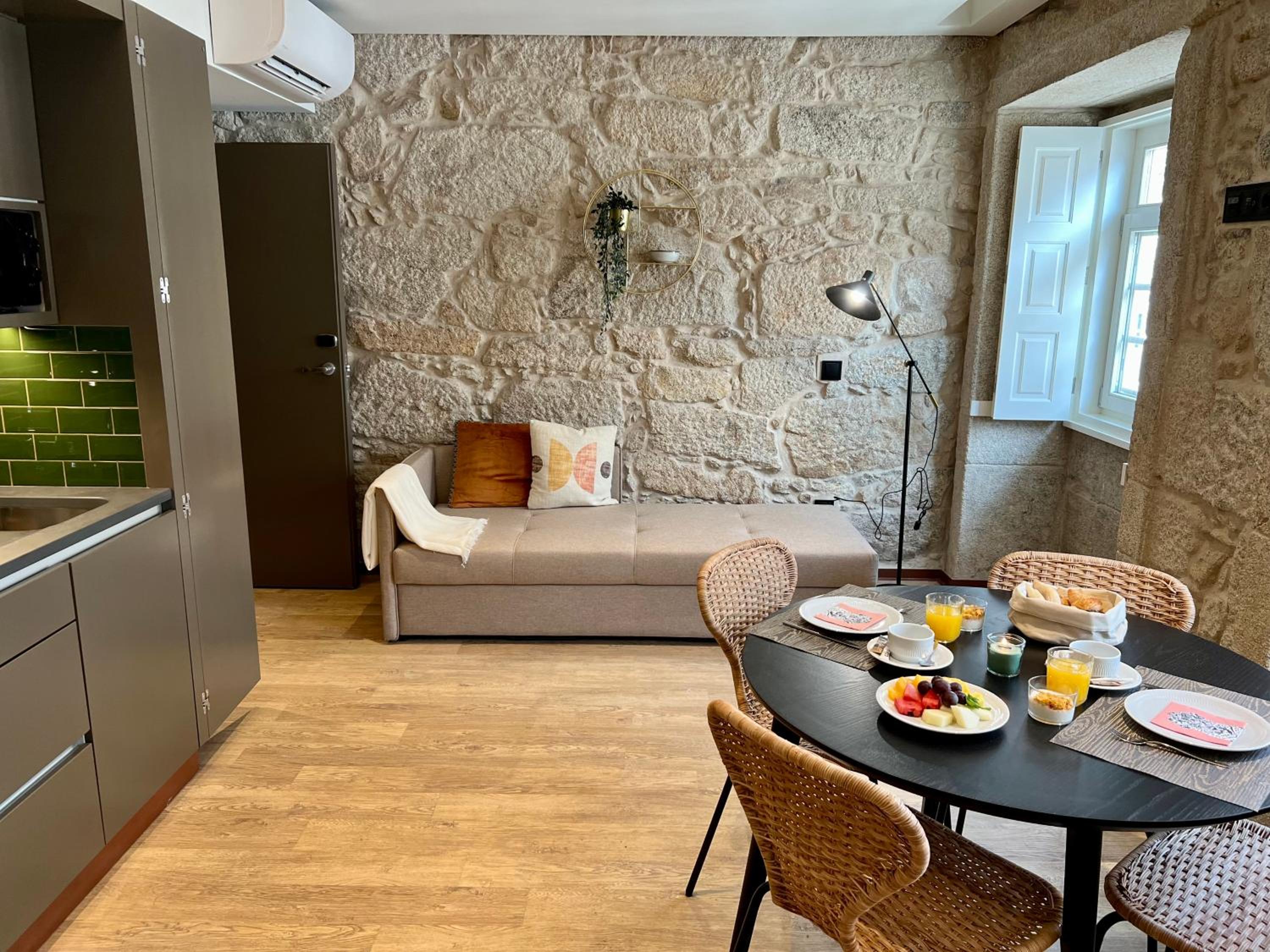 One-Bedroom Apartment - Photo 3