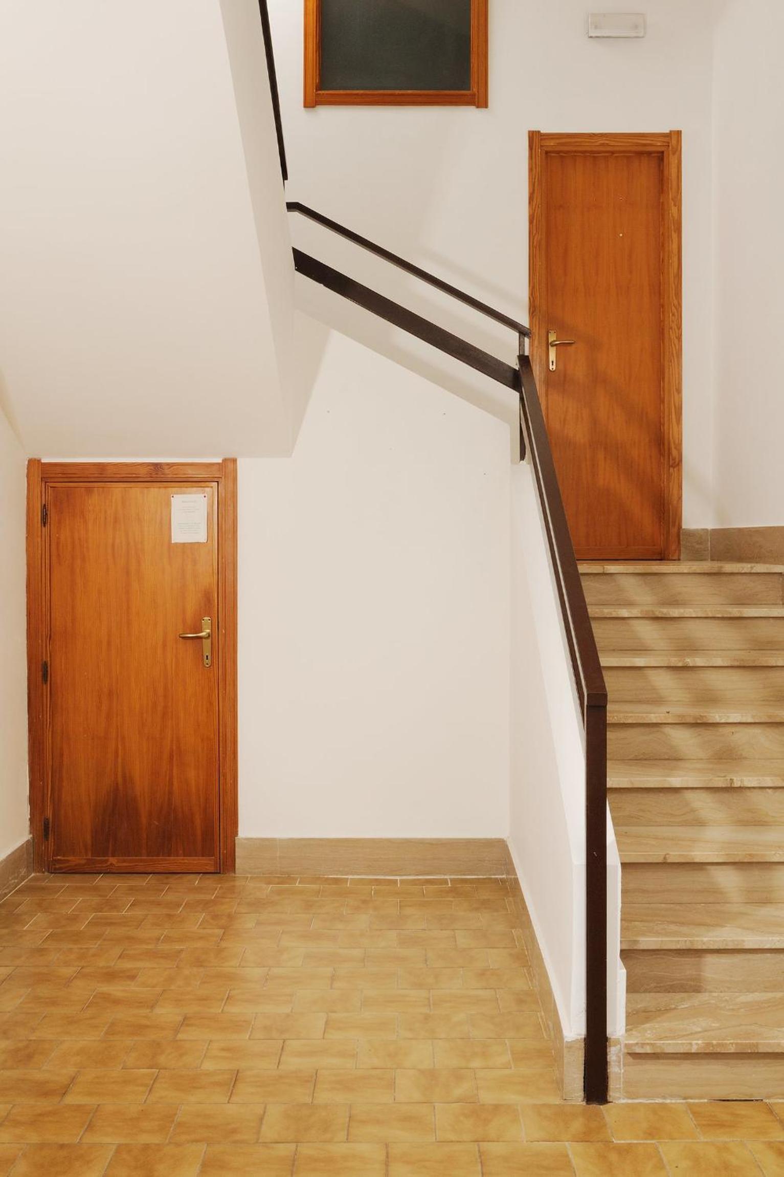 Standard One-Bedroom Apartment - Large photo 3