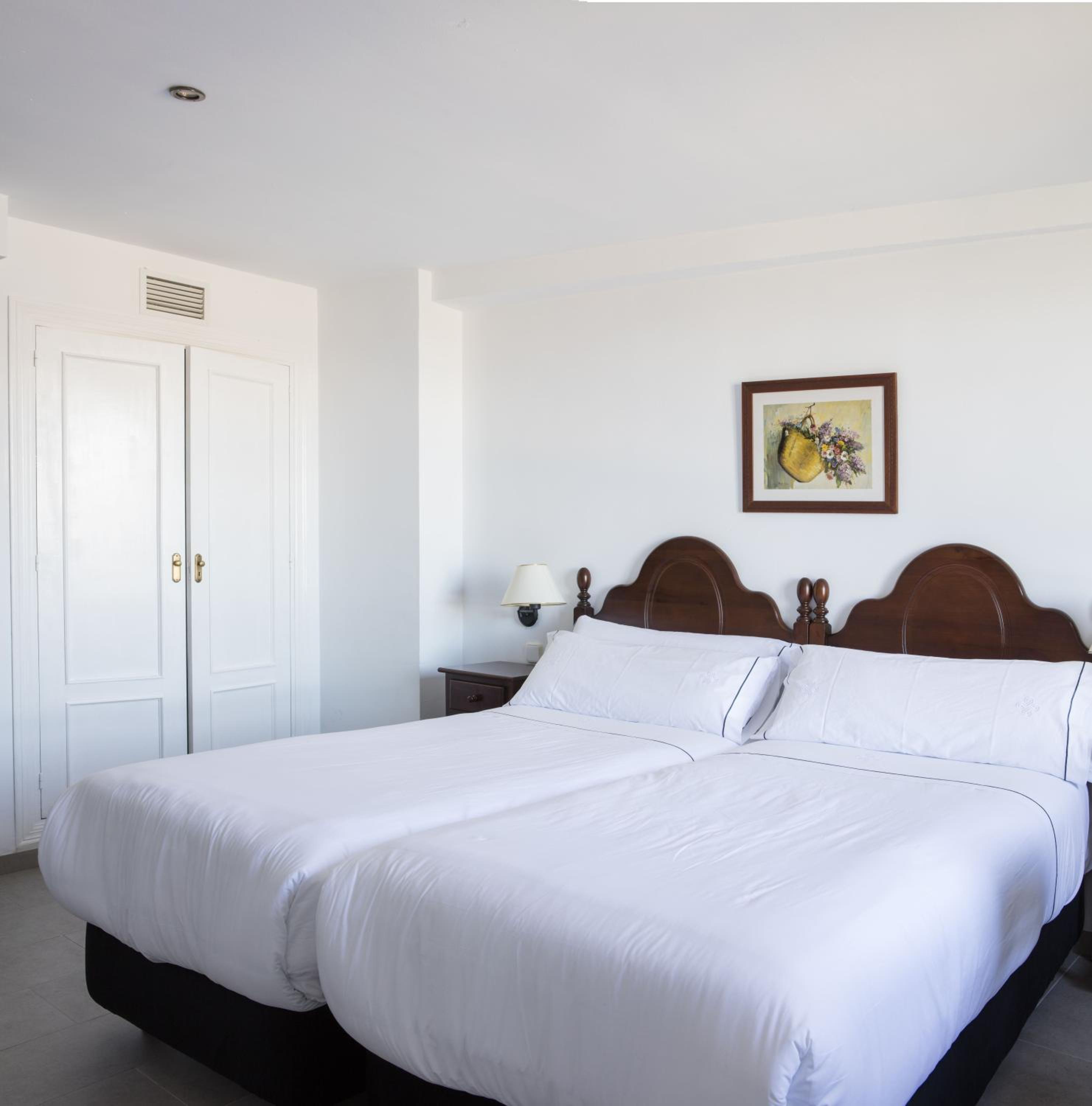 Twin Room - Photo 1
