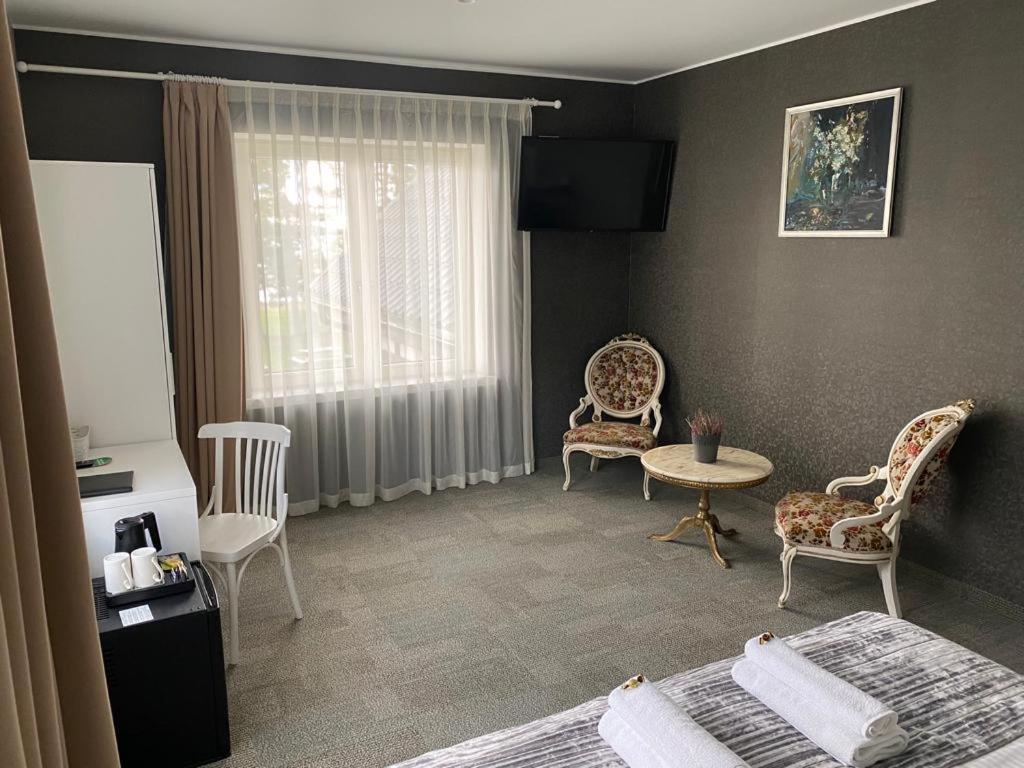 Double Room with Lake View - Photo 4