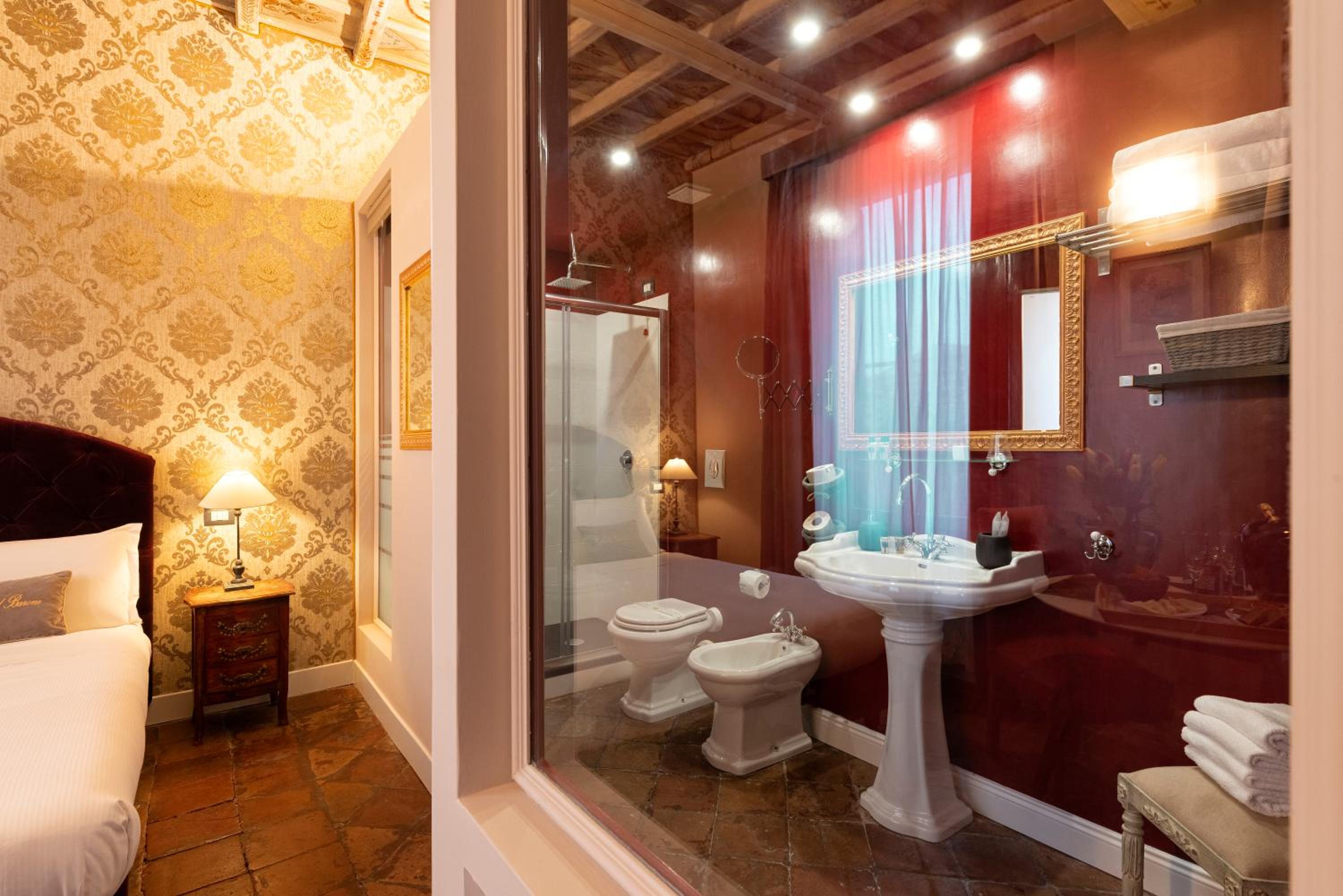 Deluxe Room with Balcony photo 2