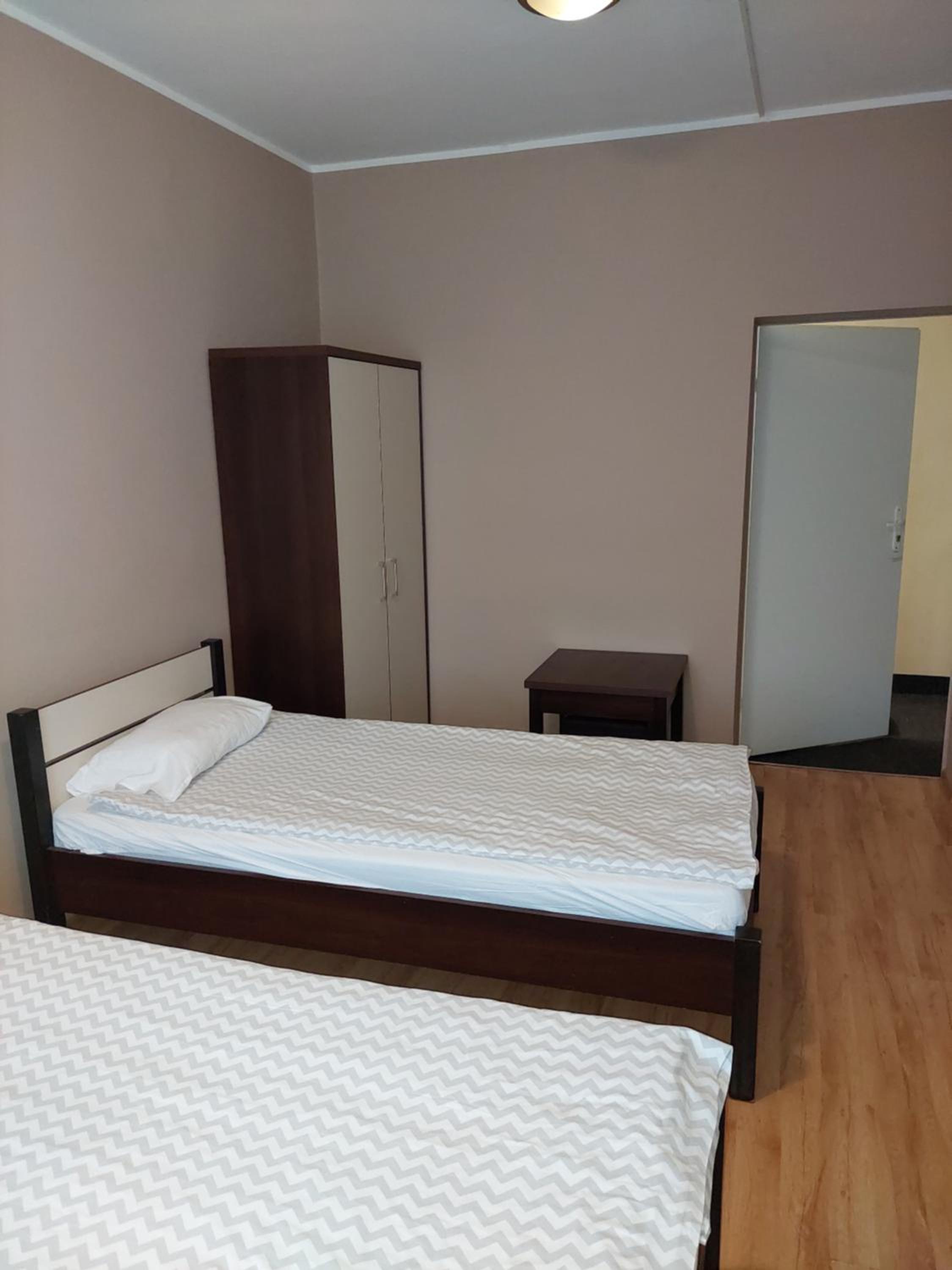 Small Twin Room - Photo 6