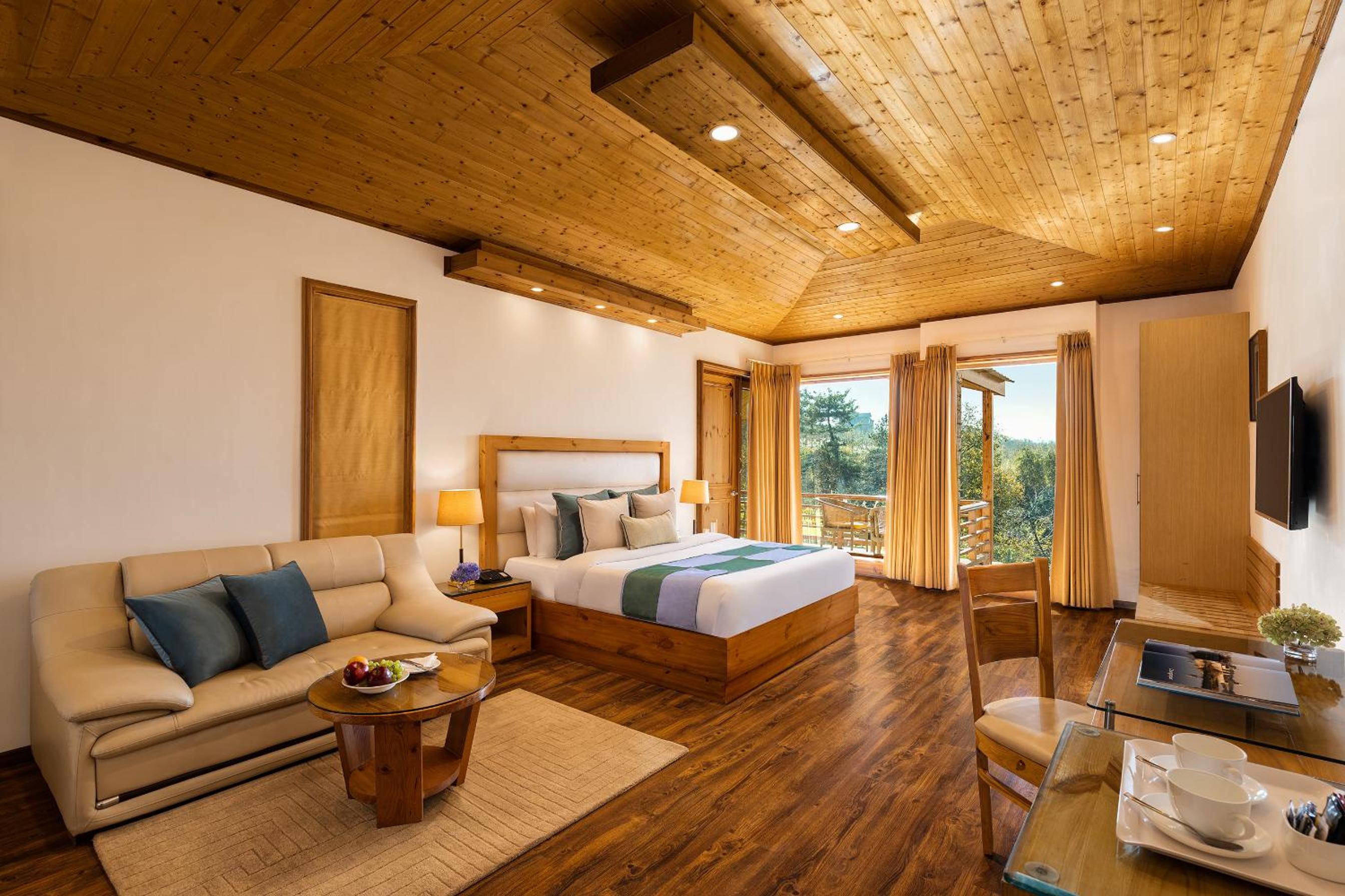 Deluxe Room with Balcony photo 3