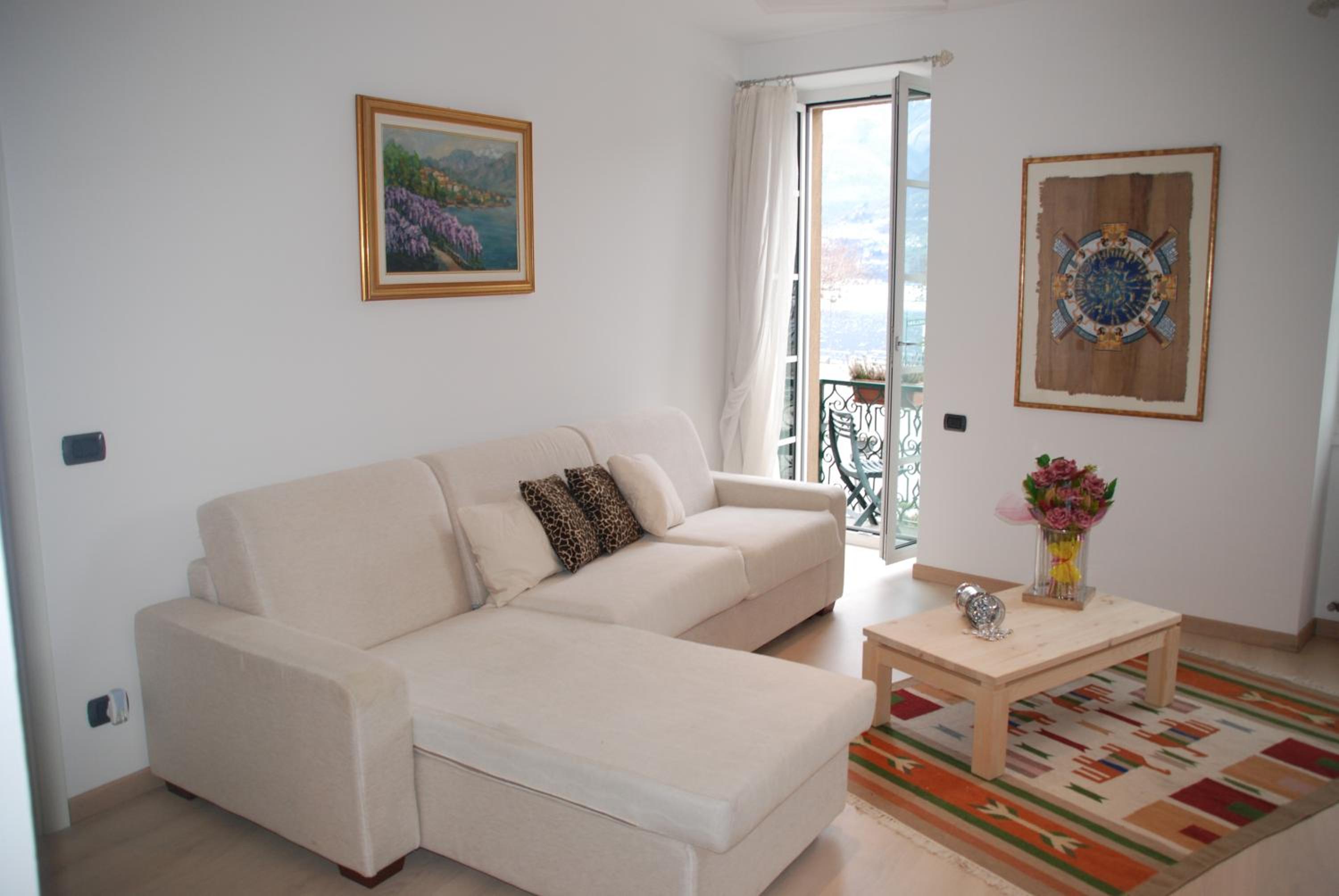 Apartment photo 2