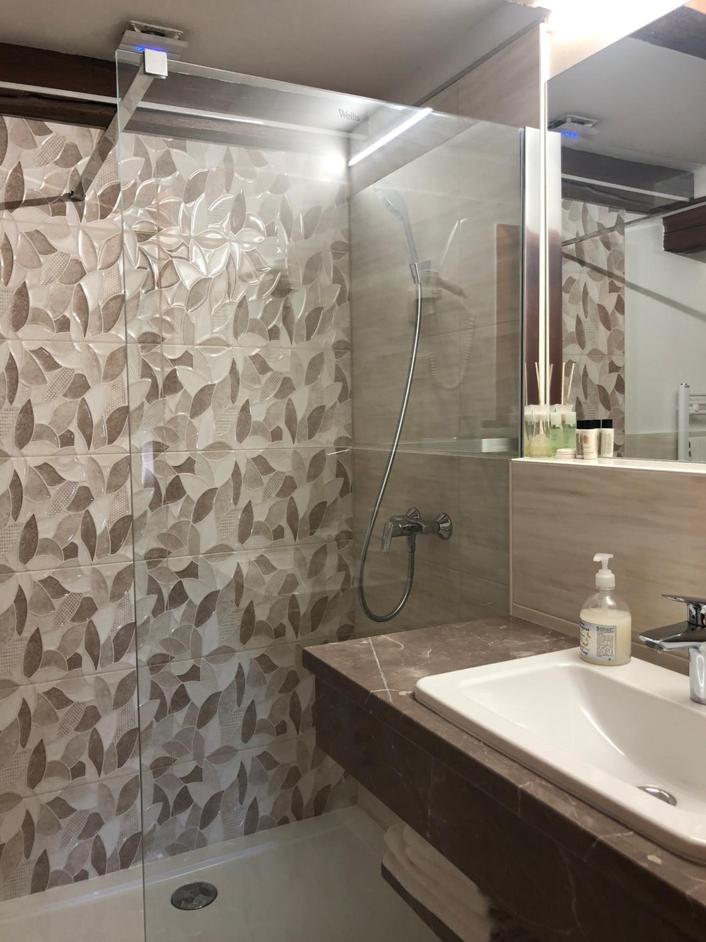 Standard Double or Twin Room - Photo 2