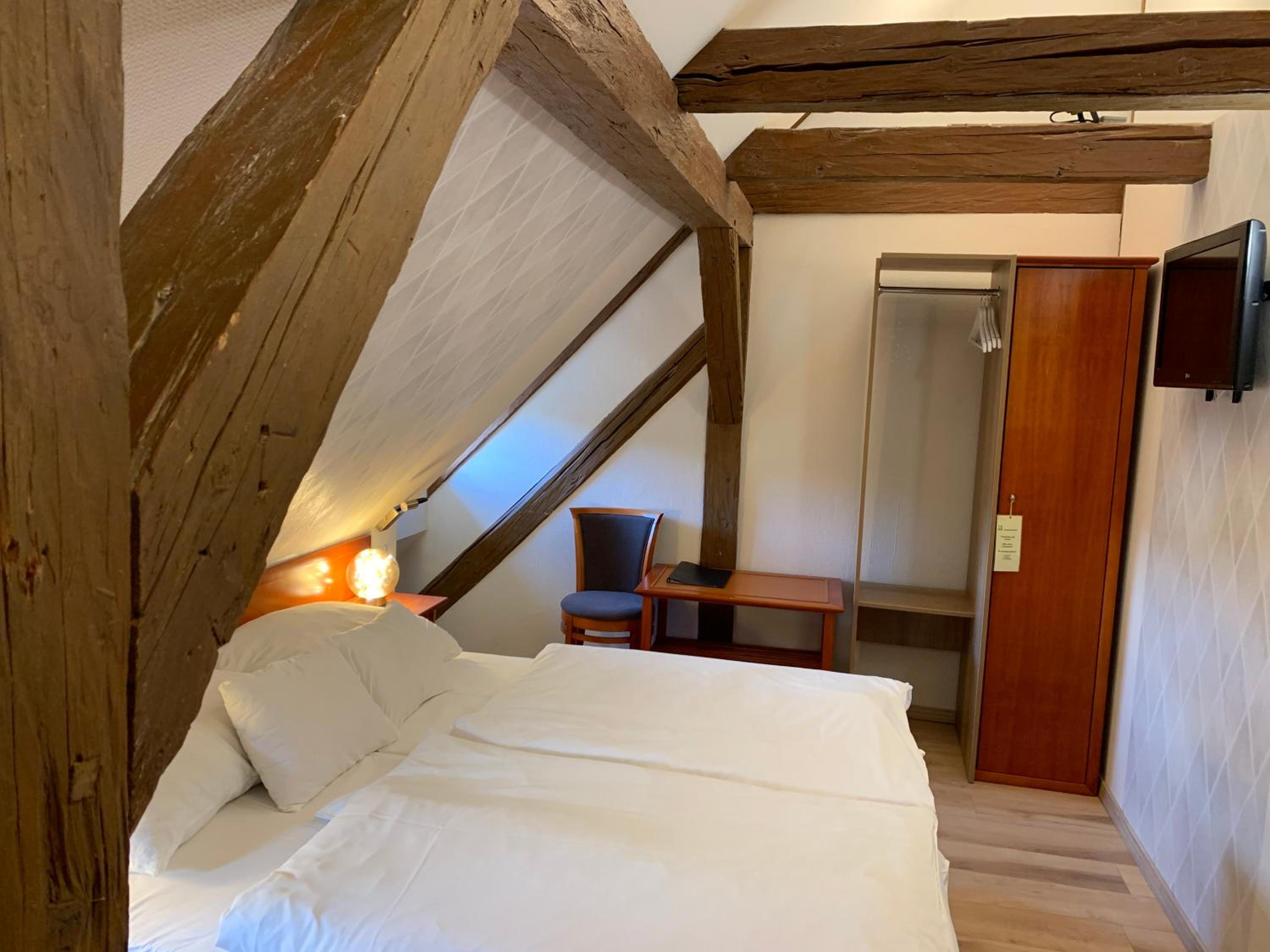 Standard Double or Twin Room - Photo 3