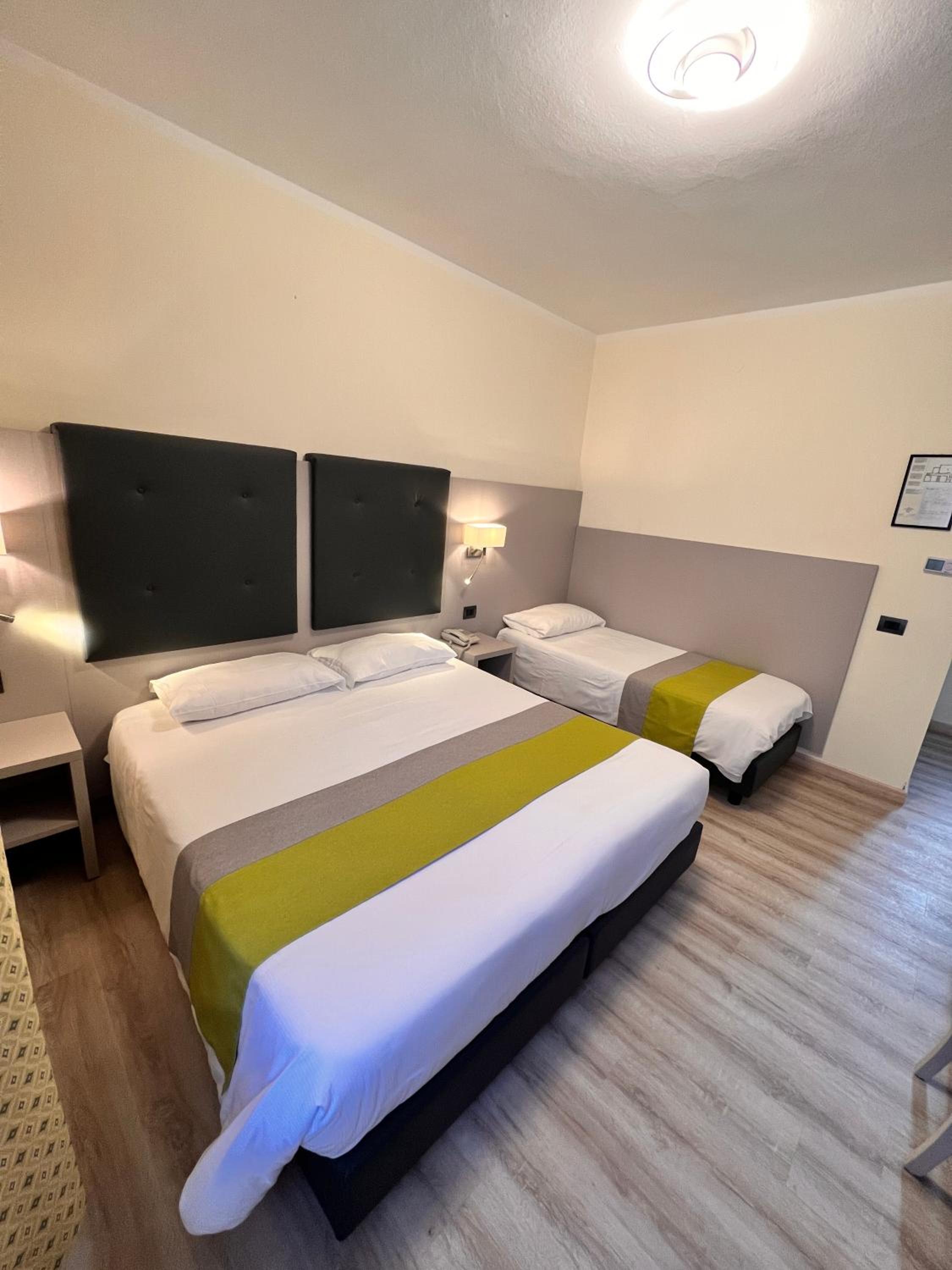 Triple Room - Photo 8