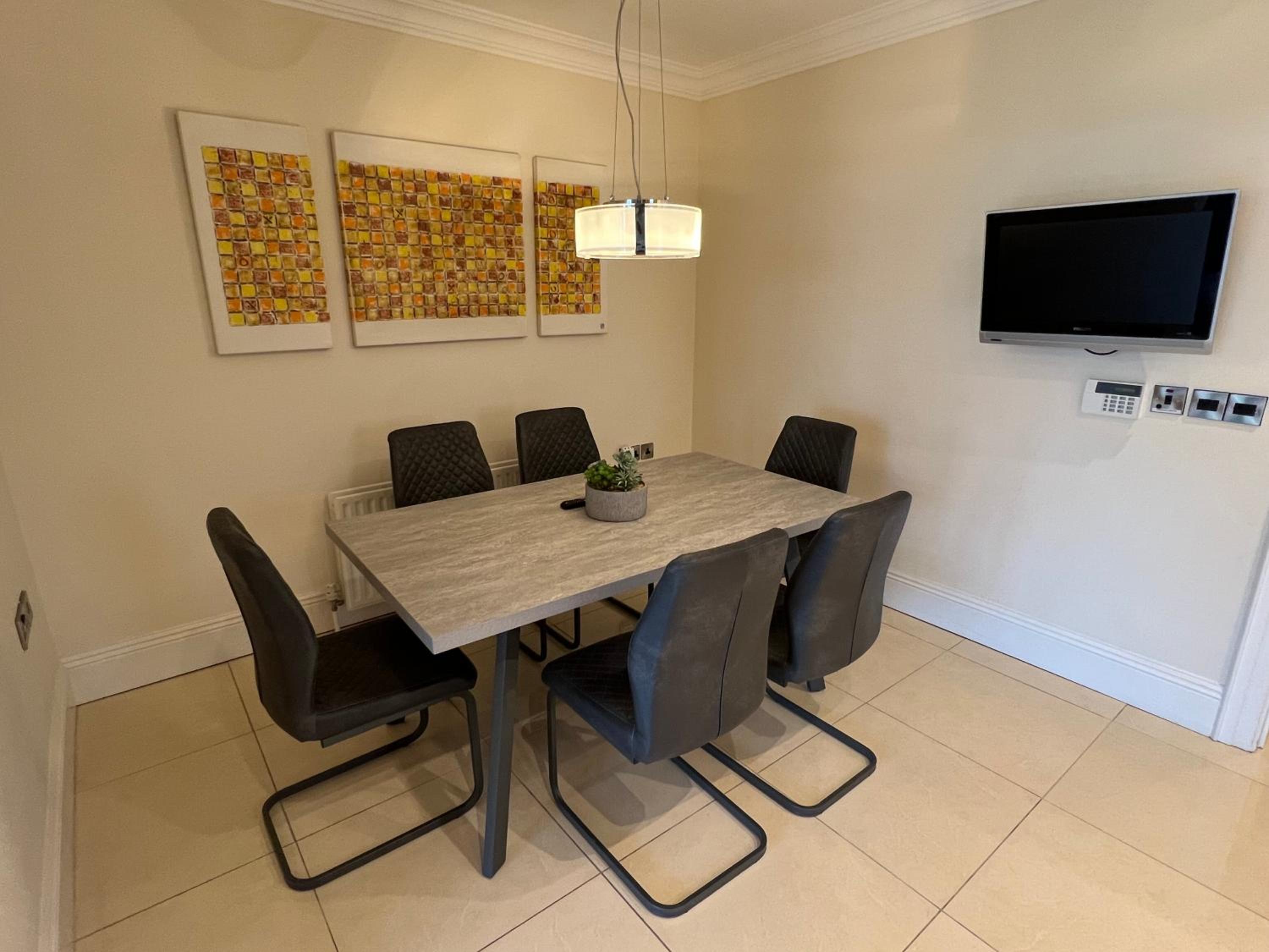 Two-Bedroom House - Photo 41