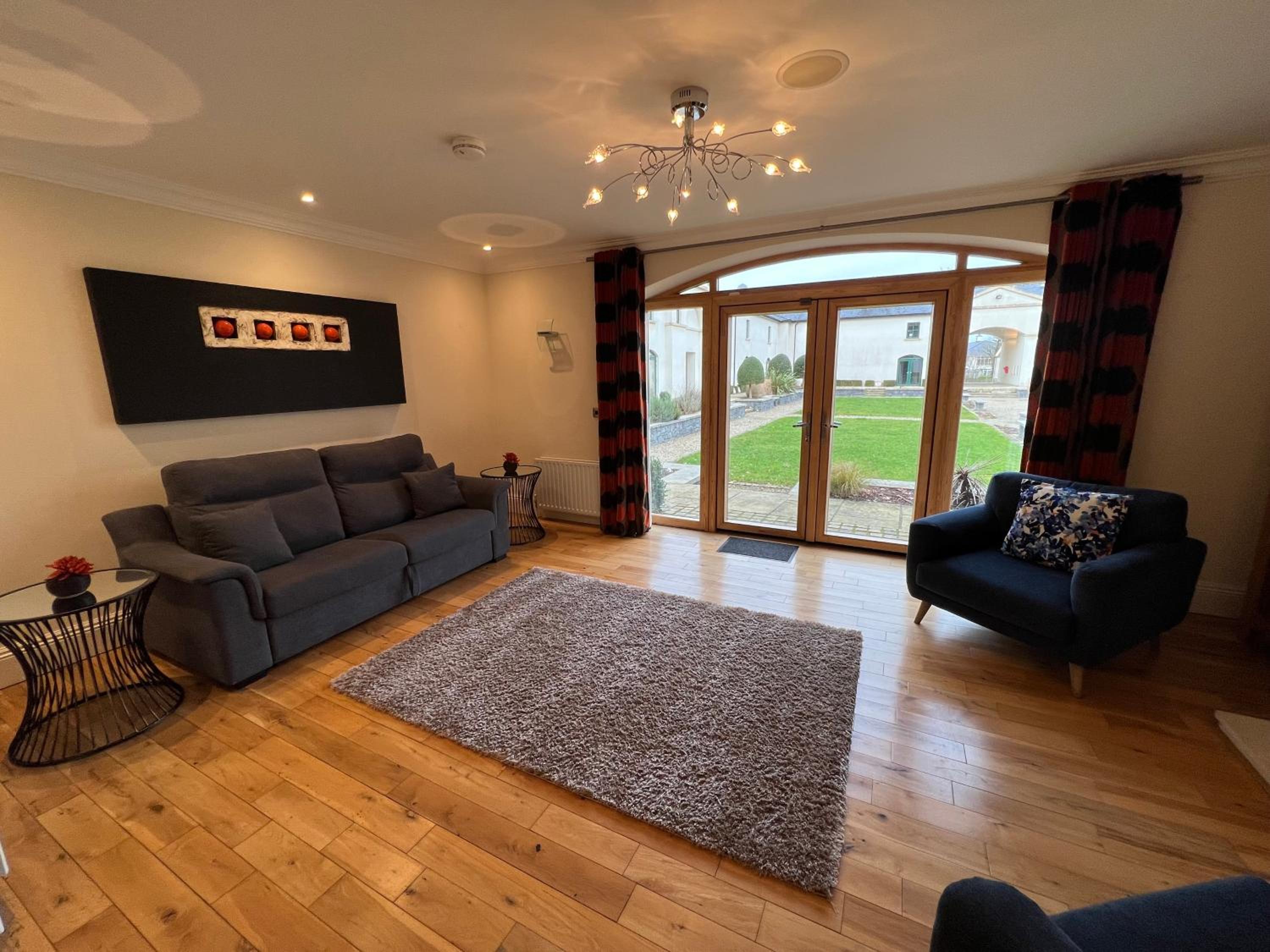 Two-Bedroom House - Photo 1