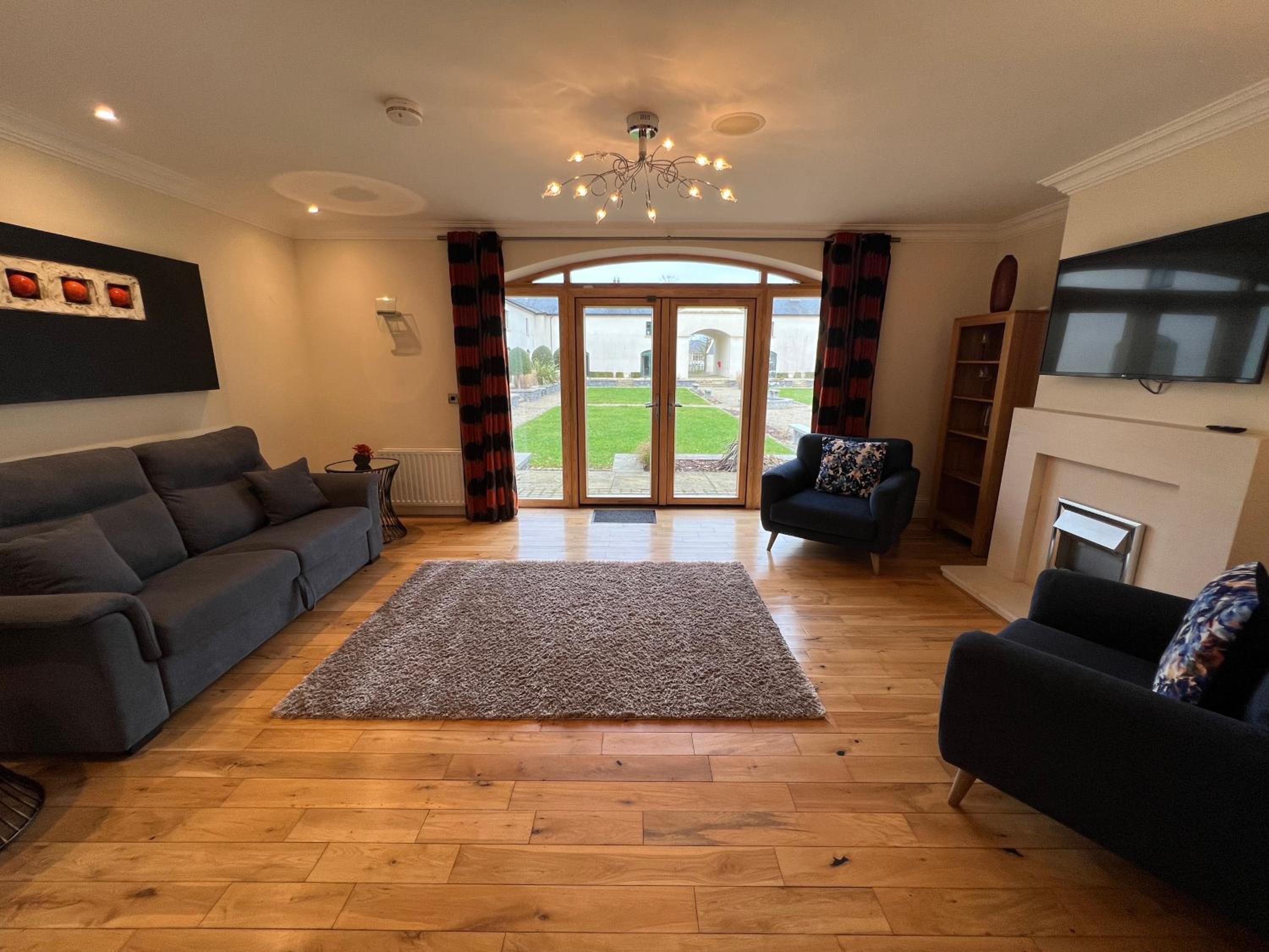 Two-Bedroom House - Photo 19